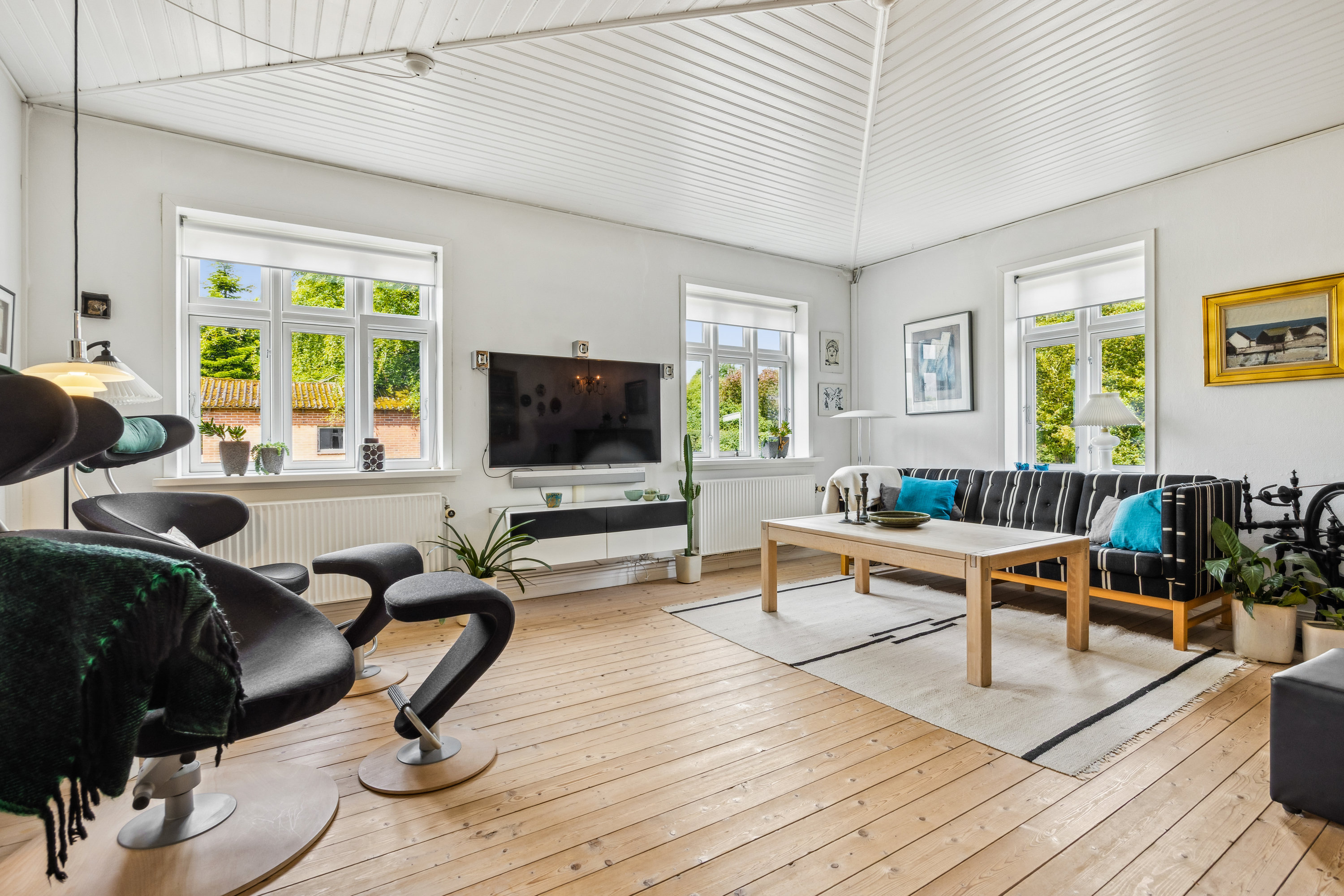 Fremhævet stue billede i fuldskærmstilstand. Billede af V Hassingvej 31, 9320 Hjallerup