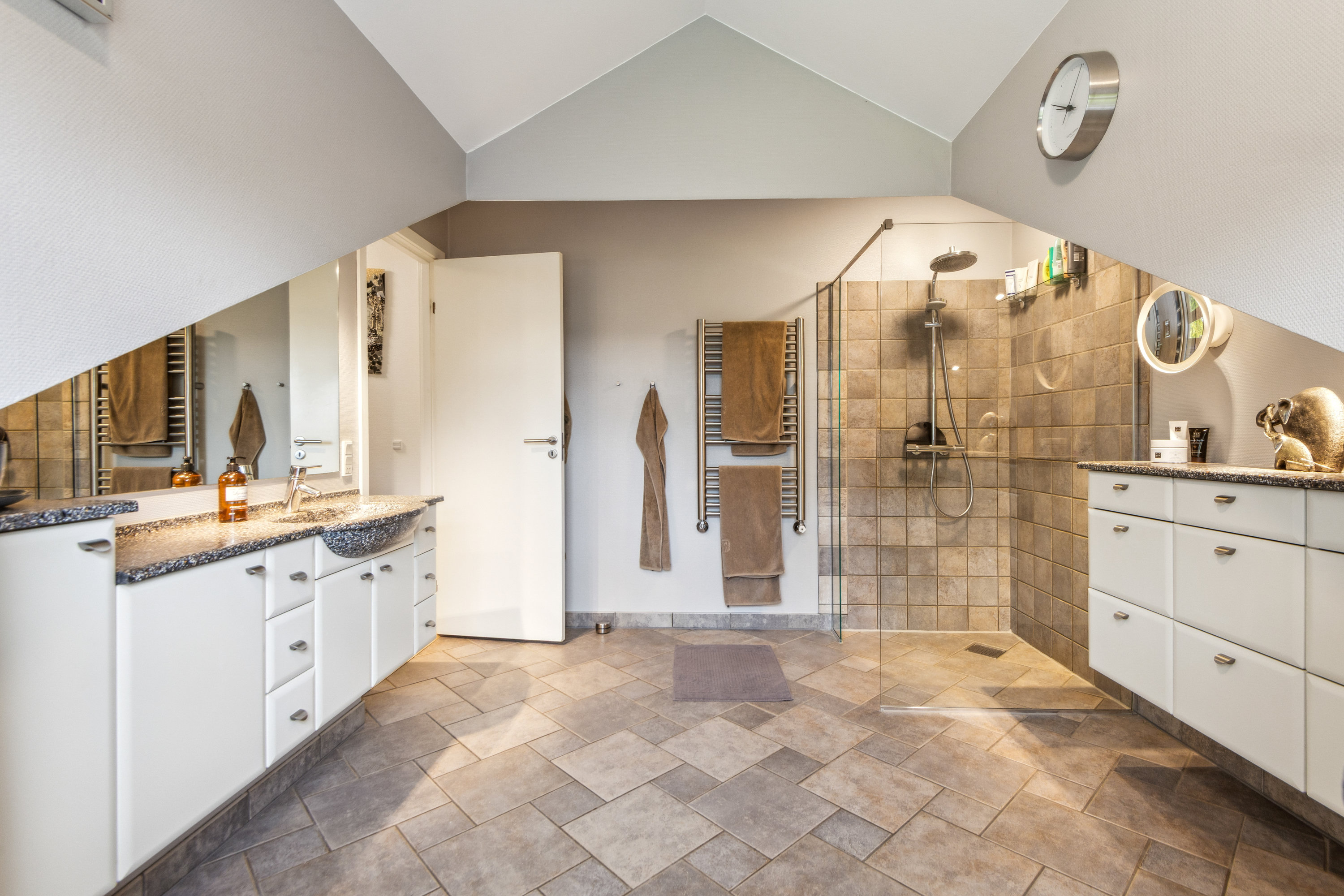 Fremhævet køkken billede i fuldskærmstilstand. Billede af Nibevej 229, Moldbjerg, 9530 Støvring