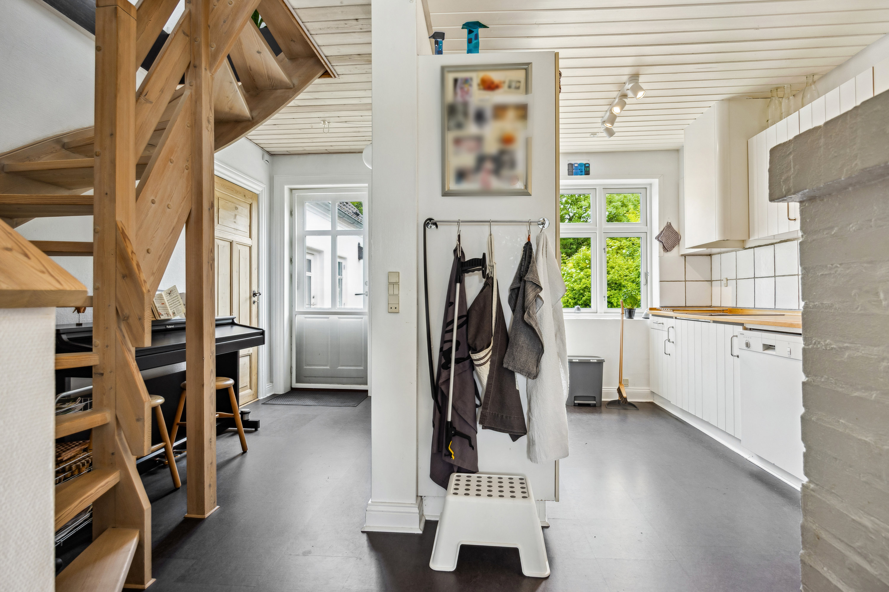 Fremhævet gang billede i fuldskærmstilstand. Billede af V Hassingvej 31, 9320 Hjallerup