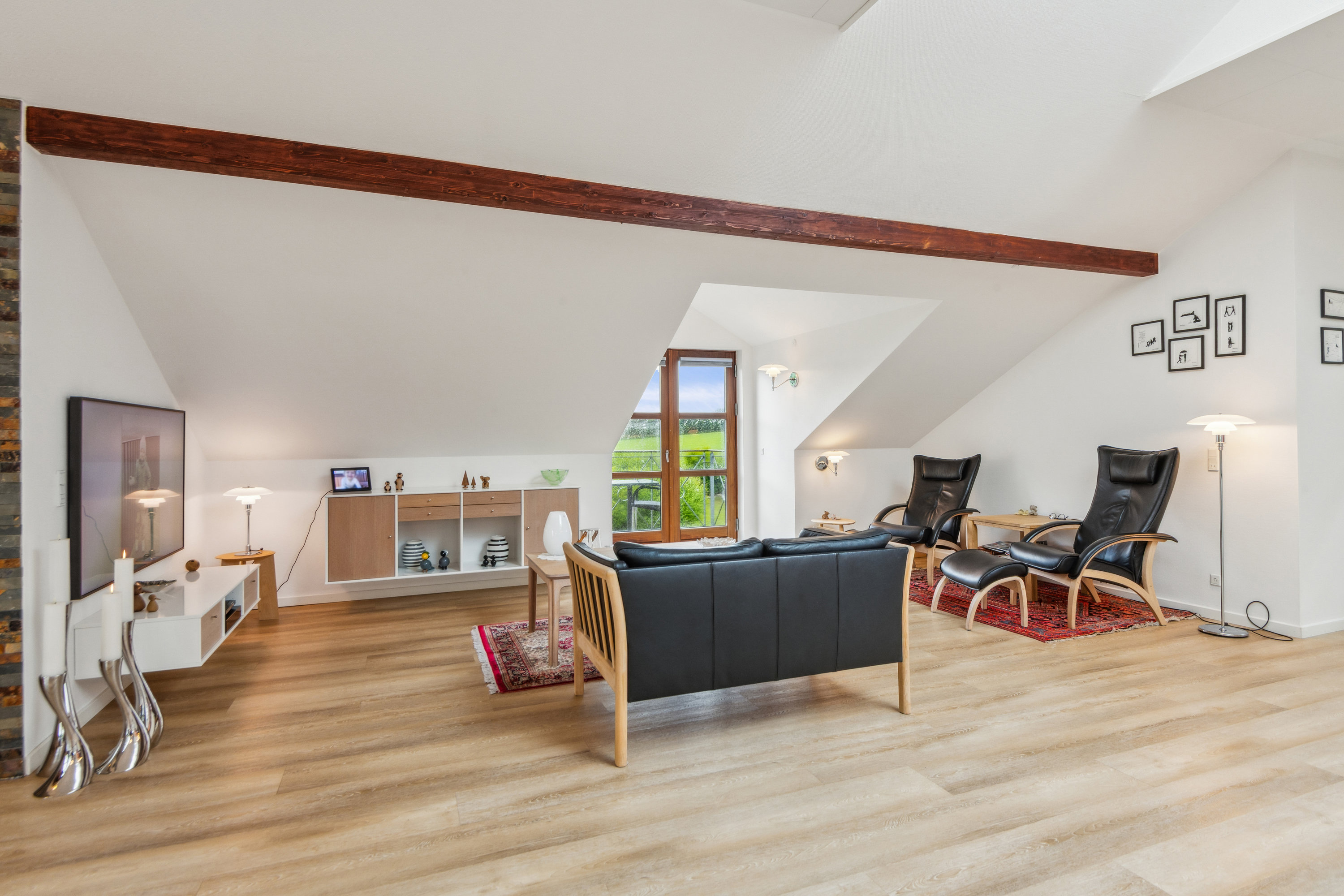 Fremhævet stue billede i fuldskærmstilstand. Billede af Nibevej 229, Moldbjerg, 9530 Støvring