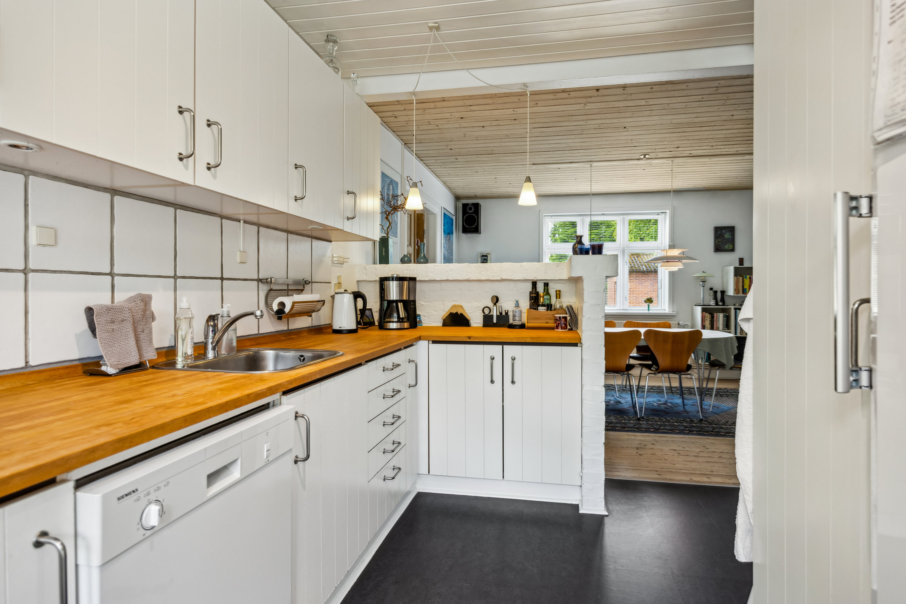 Fremhævet køkken billede i fuldskærmstilstand. Billede af V Hassingvej 31, 9320 Hjallerup