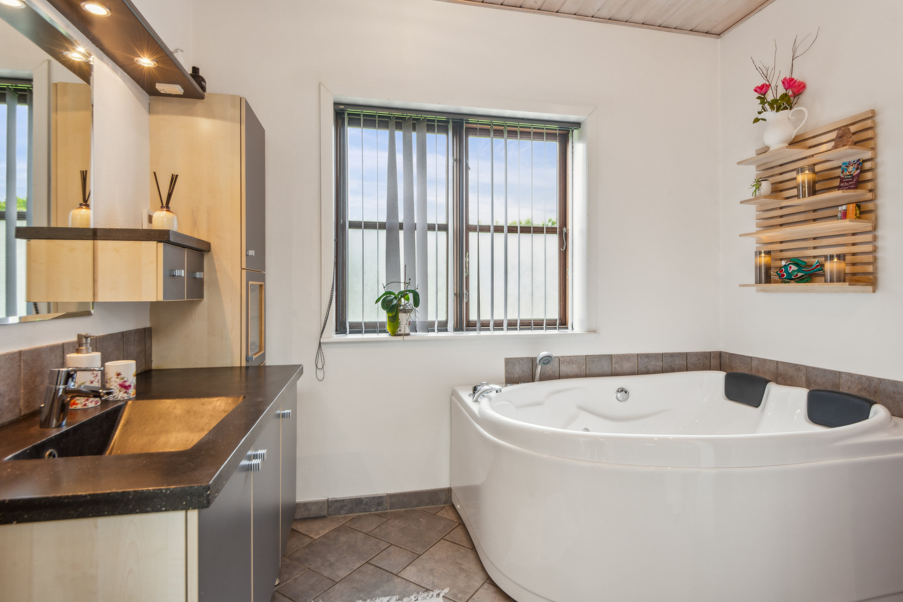 Fremhævet badeværelse billede i fuldskærmstilstand. Billede af Nibevej 229, Moldbjerg, 9530 Støvring