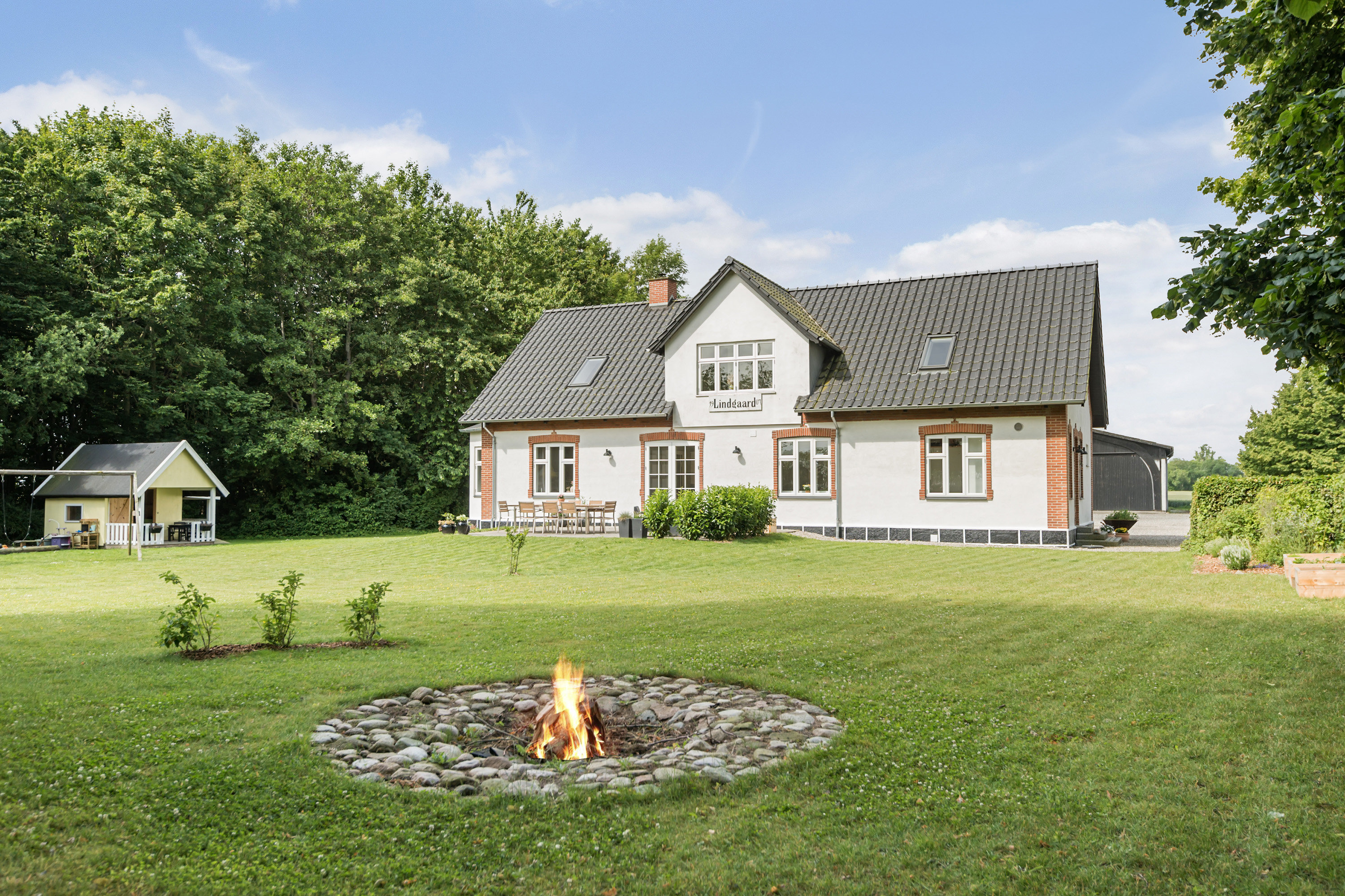 Fremhævet ejendommen billede i fuldskærmstilstand. Billede af Hedemarksvej 18, Fensten, 8300 Odder