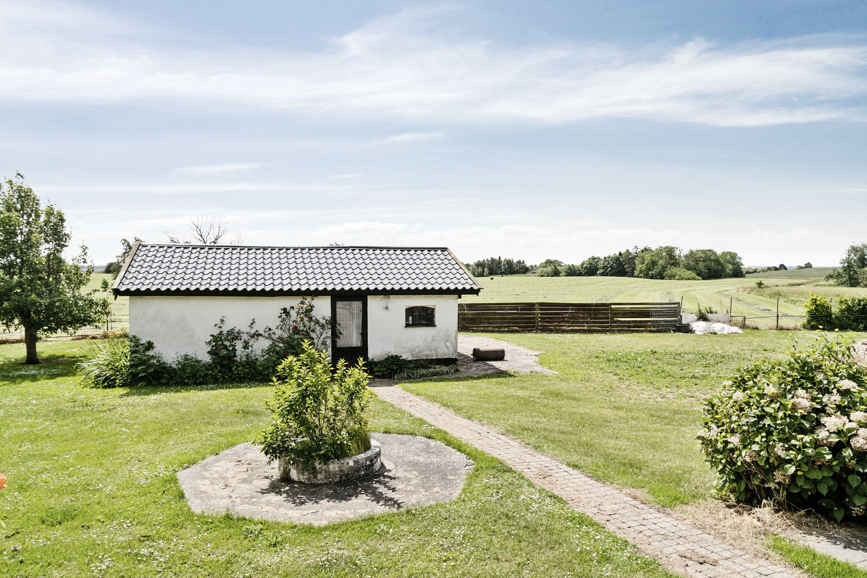 Fremhævet set fra haven billede i fuldskærmstilstand. Billede af Engelstrupvej 6, 4571 Grevinge