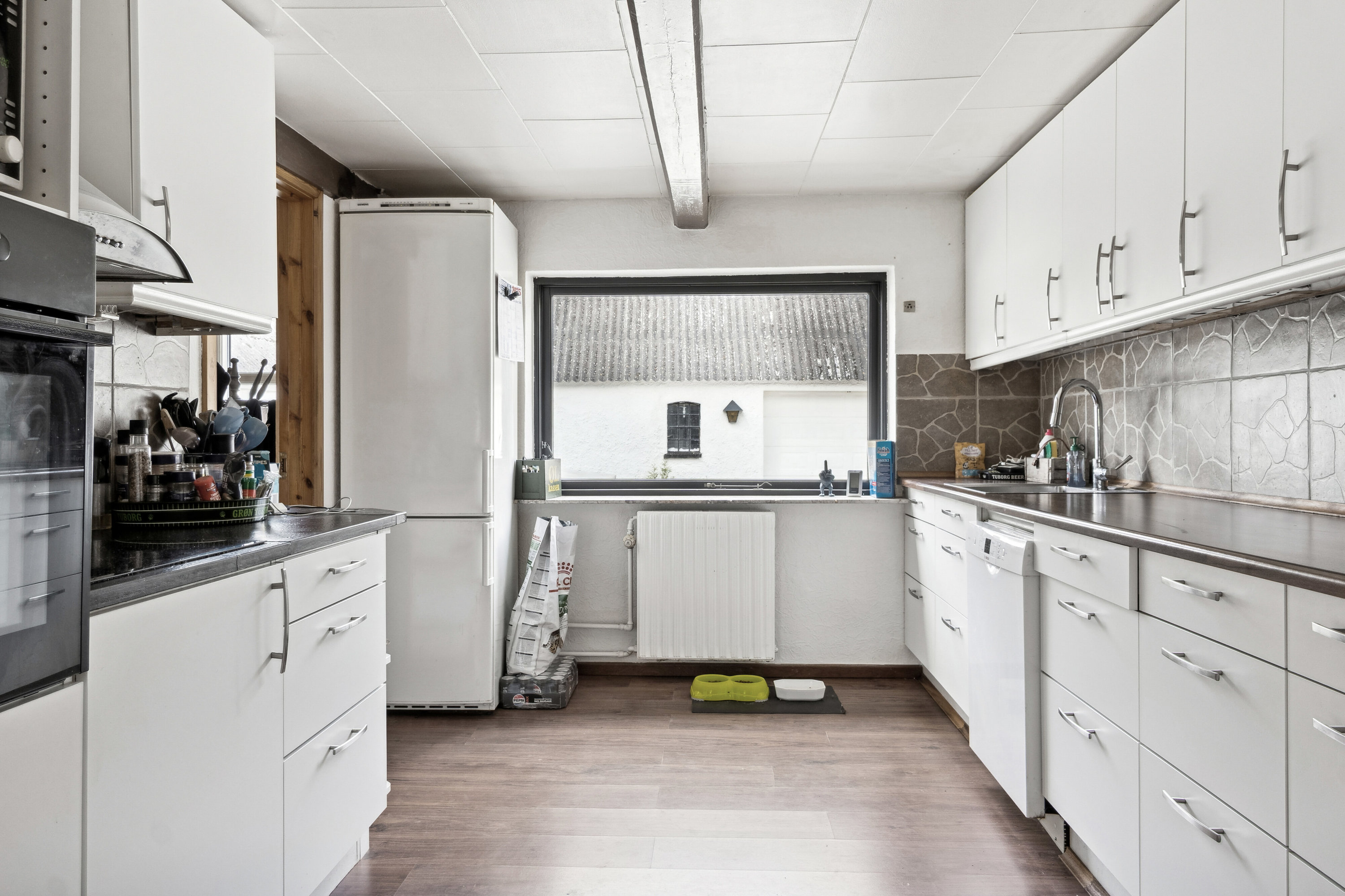 Fremhævet køkken lejl til højre billede i fuldskærmstilstand. Billede af Engelstrupvej 6, 4571 Grevinge