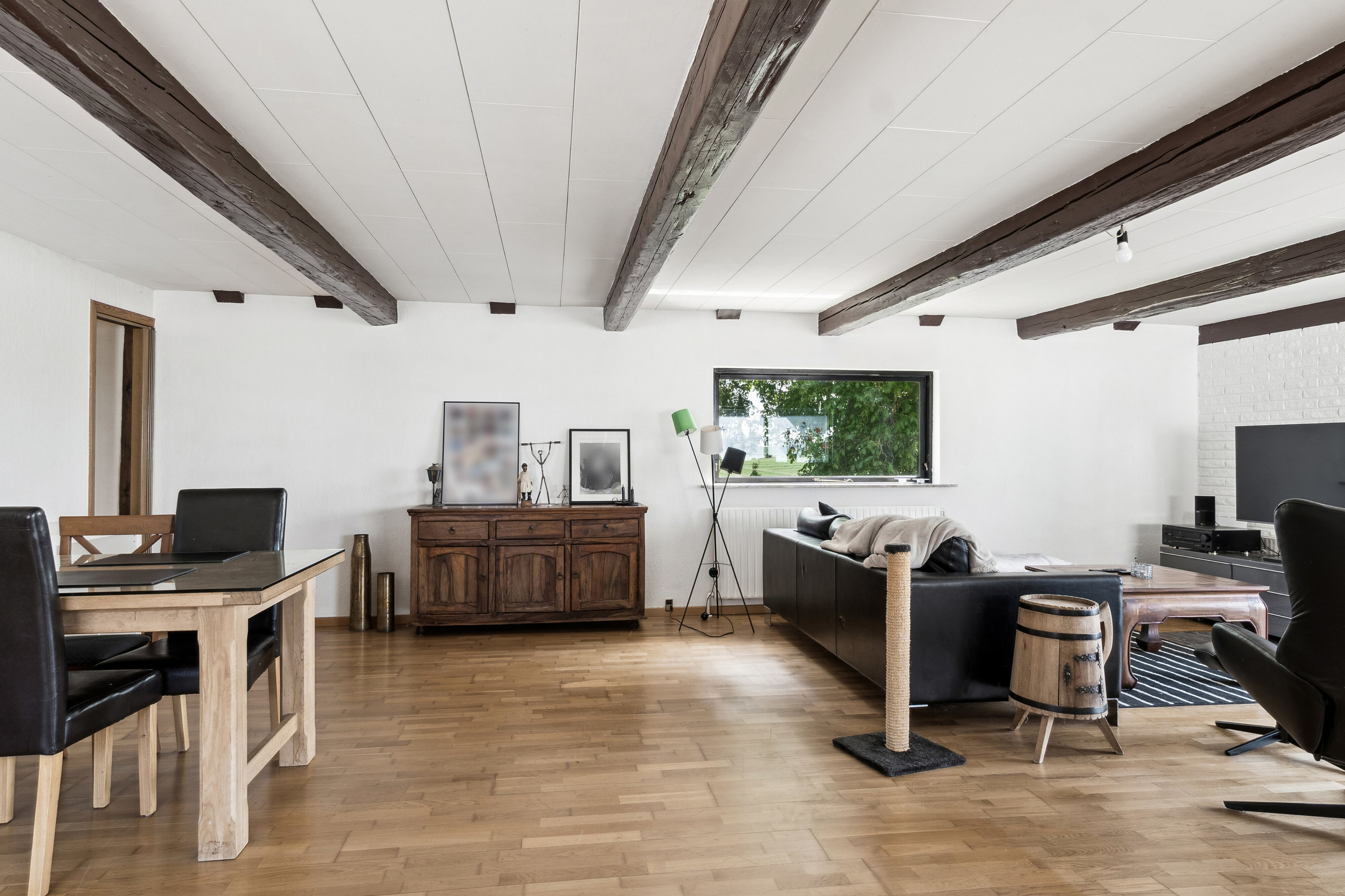 Fremhævet stue lejl til højre billede i fuldskærmstilstand. Billede af Engelstrupvej 6, 4571 Grevinge