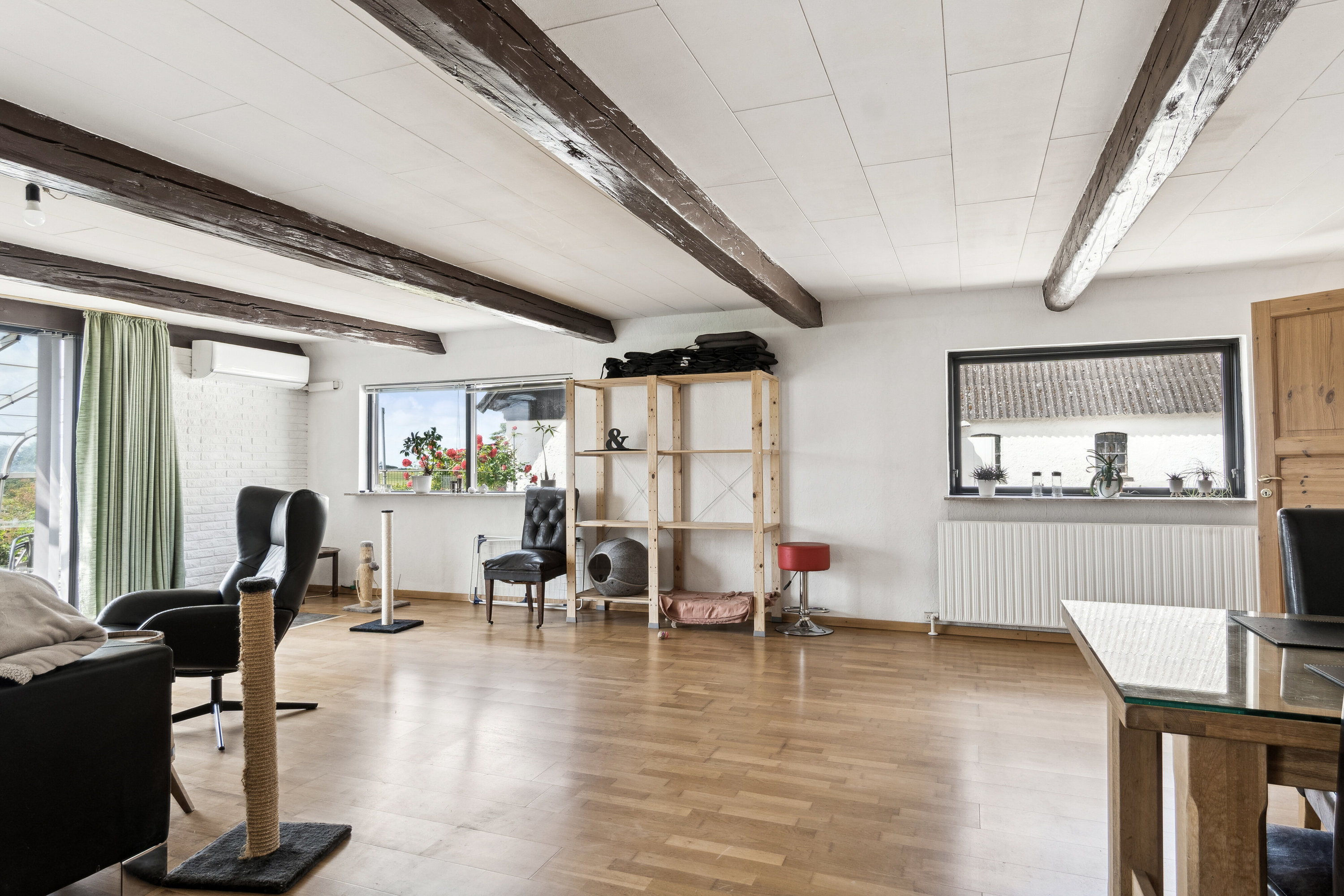 Fremhævet stue lejl til højre billede i fuldskærmstilstand. Billede af Engelstrupvej 6, 4571 Grevinge