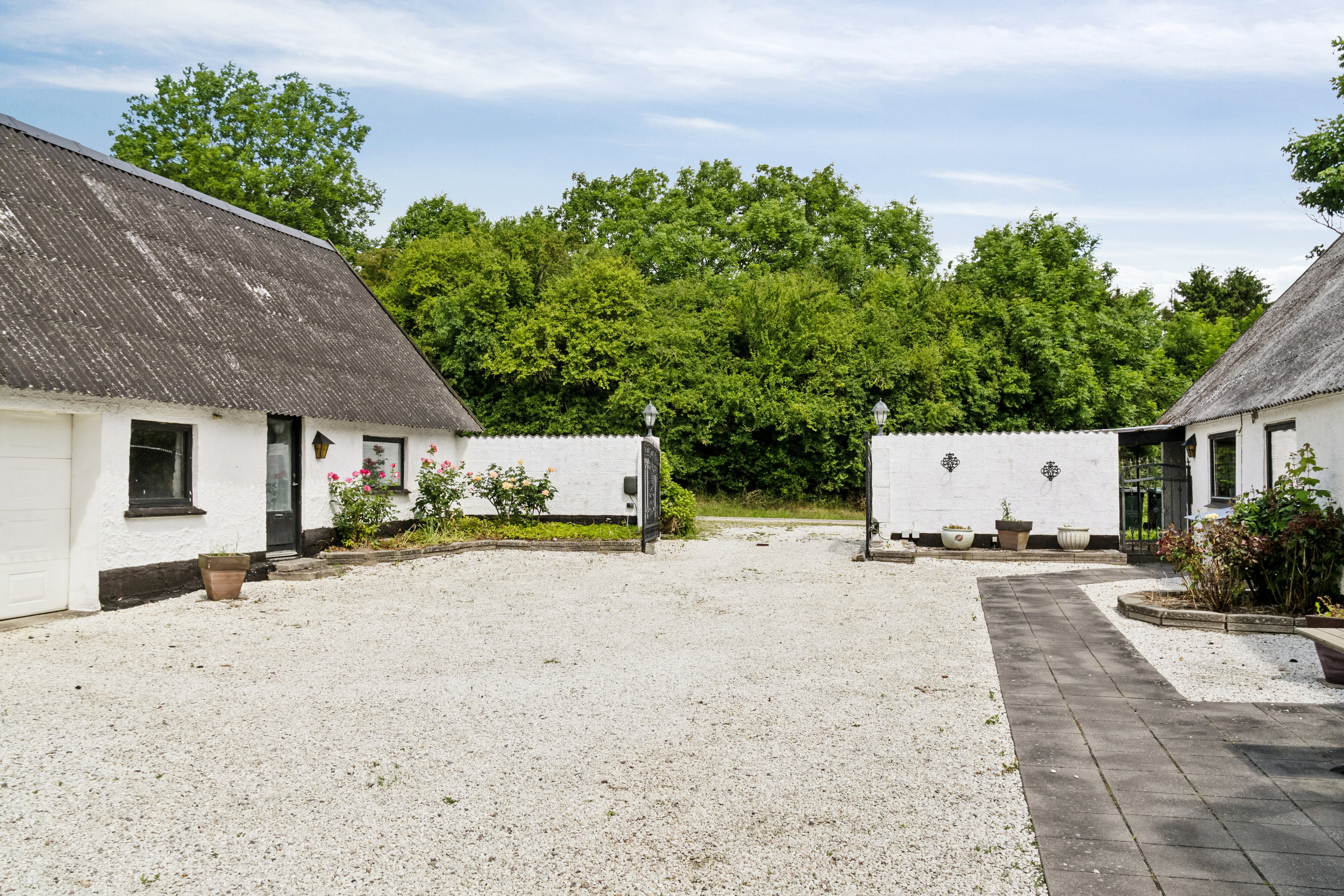 Fremhævet set fra vejen billede i fuldskærmstilstand. Billede af Engelstrupvej 6, 4571 Grevinge