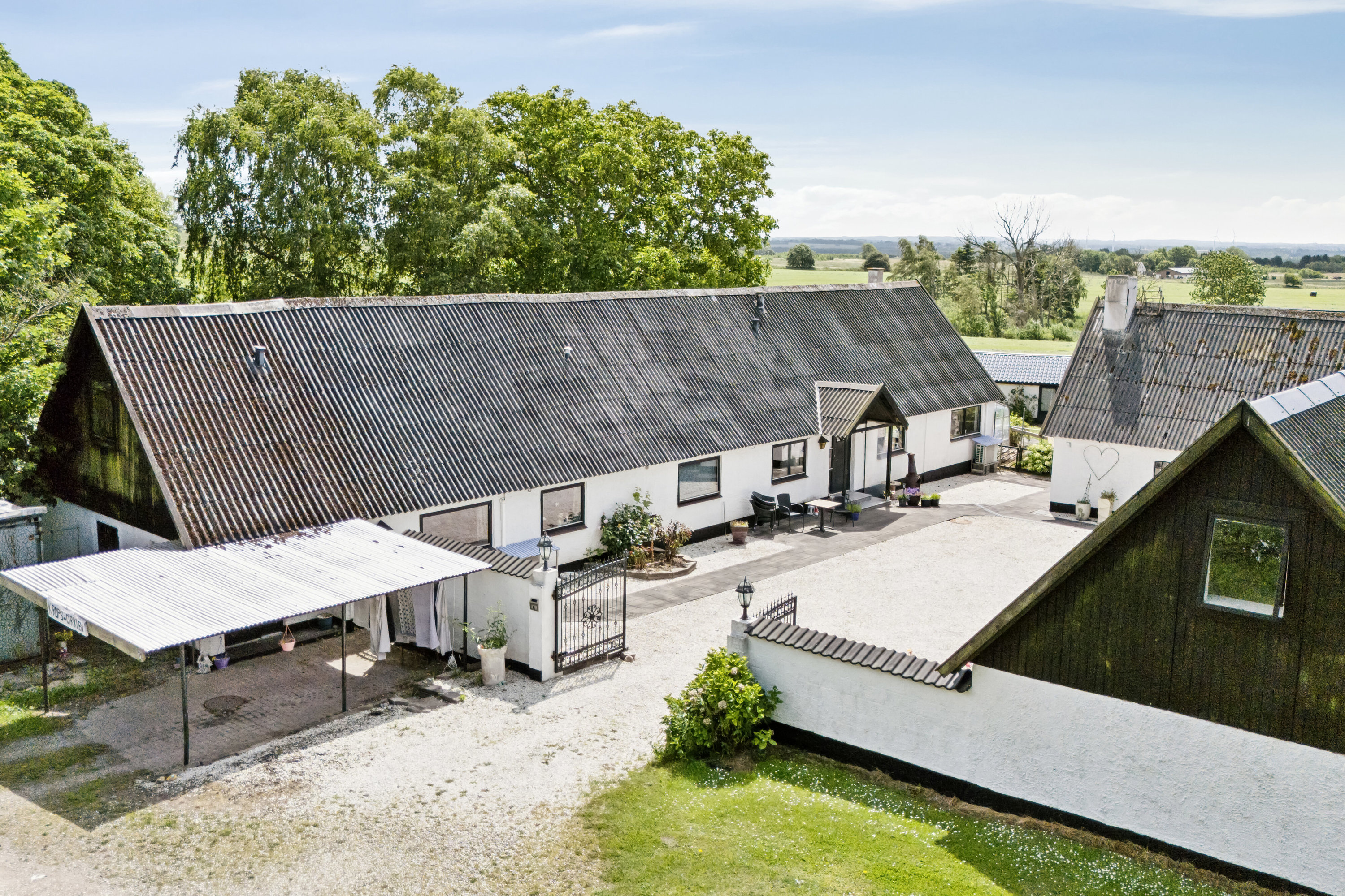 Fremhævet set fra vejen billede i fuldskærmstilstand. Billede af Engelstrupvej 6, 4571 Grevinge