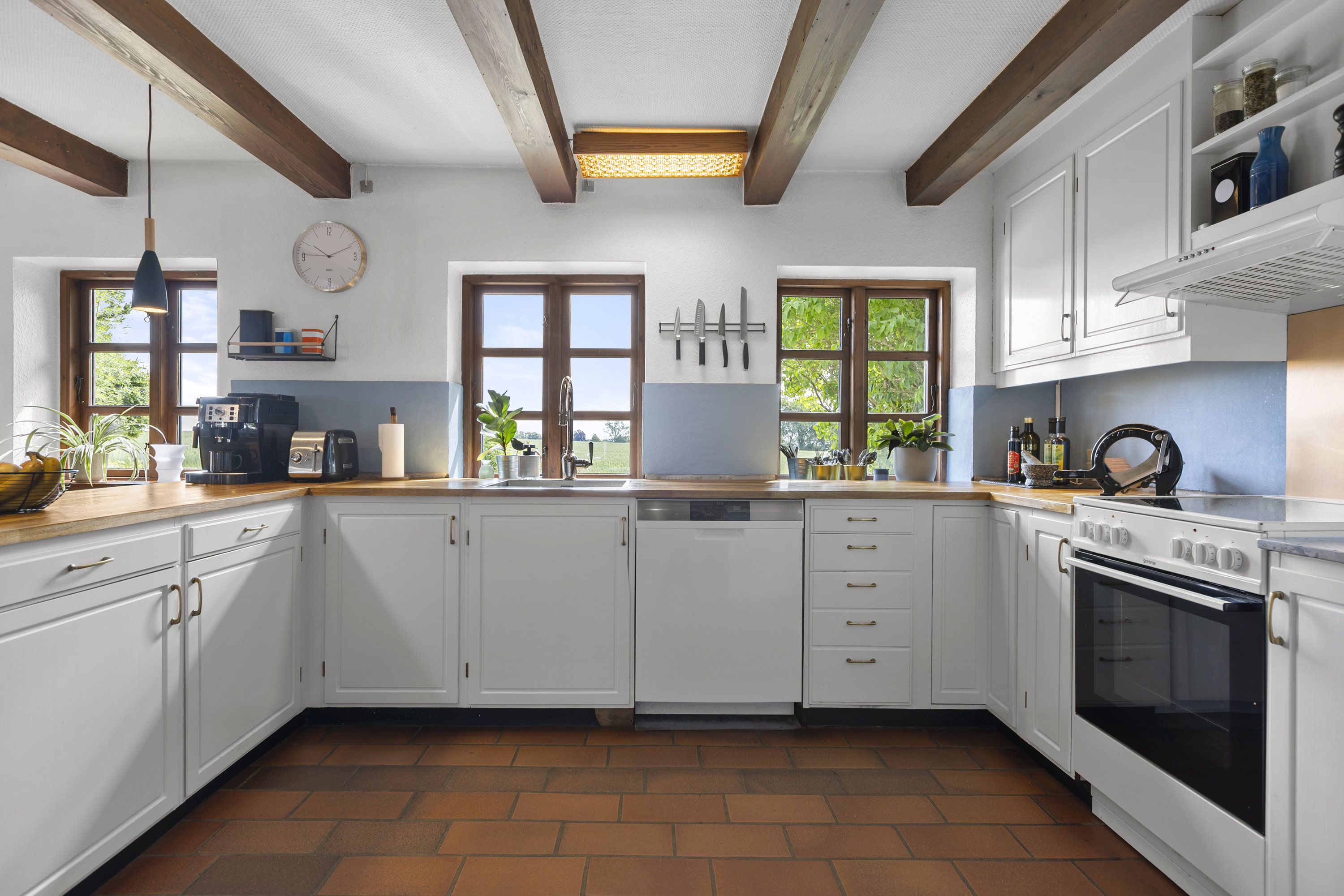 Fremhævet køkken billede i fuldskærmstilstand. Billede af Langevej 2, 4173 Fjenneslev