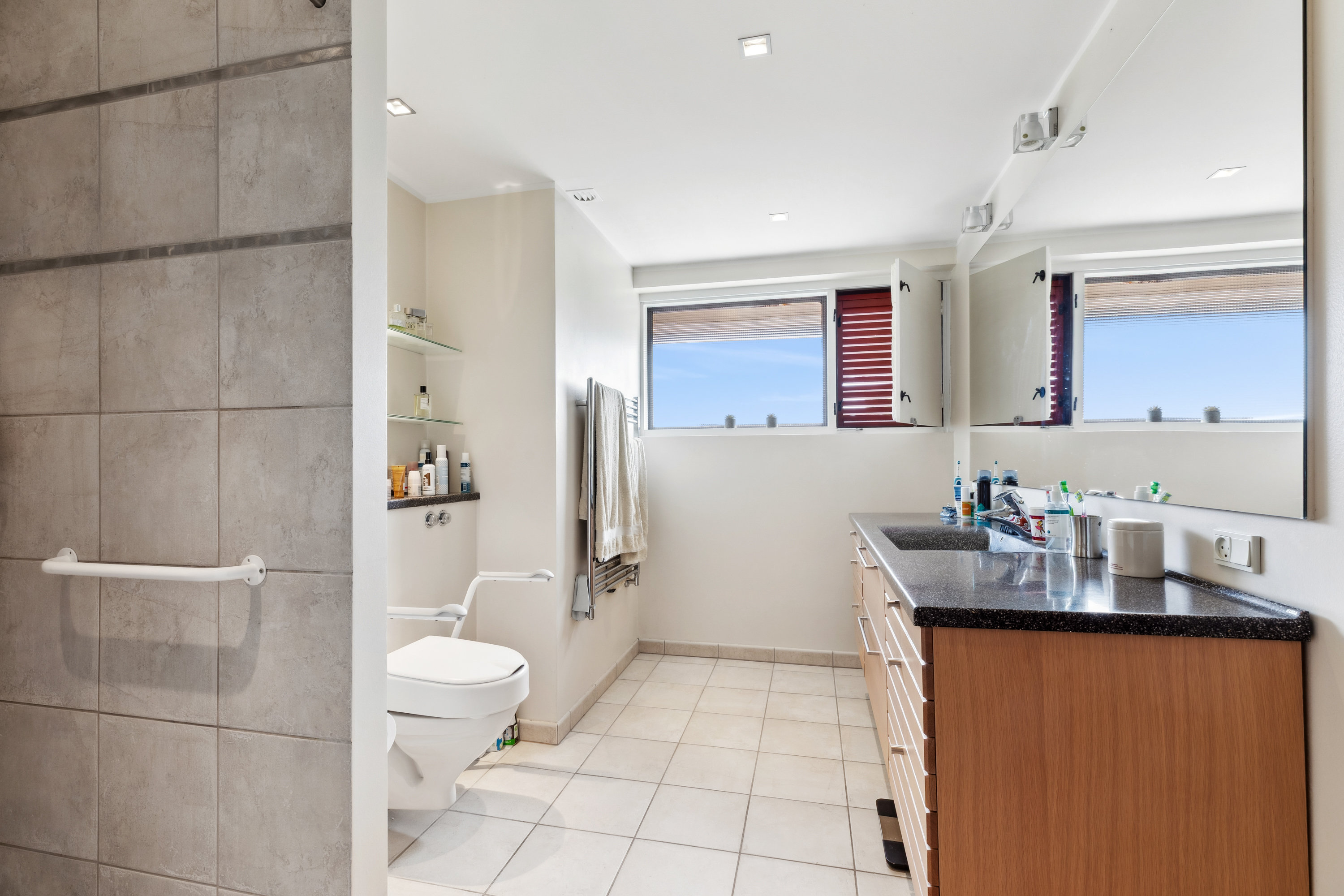 Fremhævet badeværelse billede i fuldskærmstilstand. Billede af Løvtoften 57, 2630 Taastrup