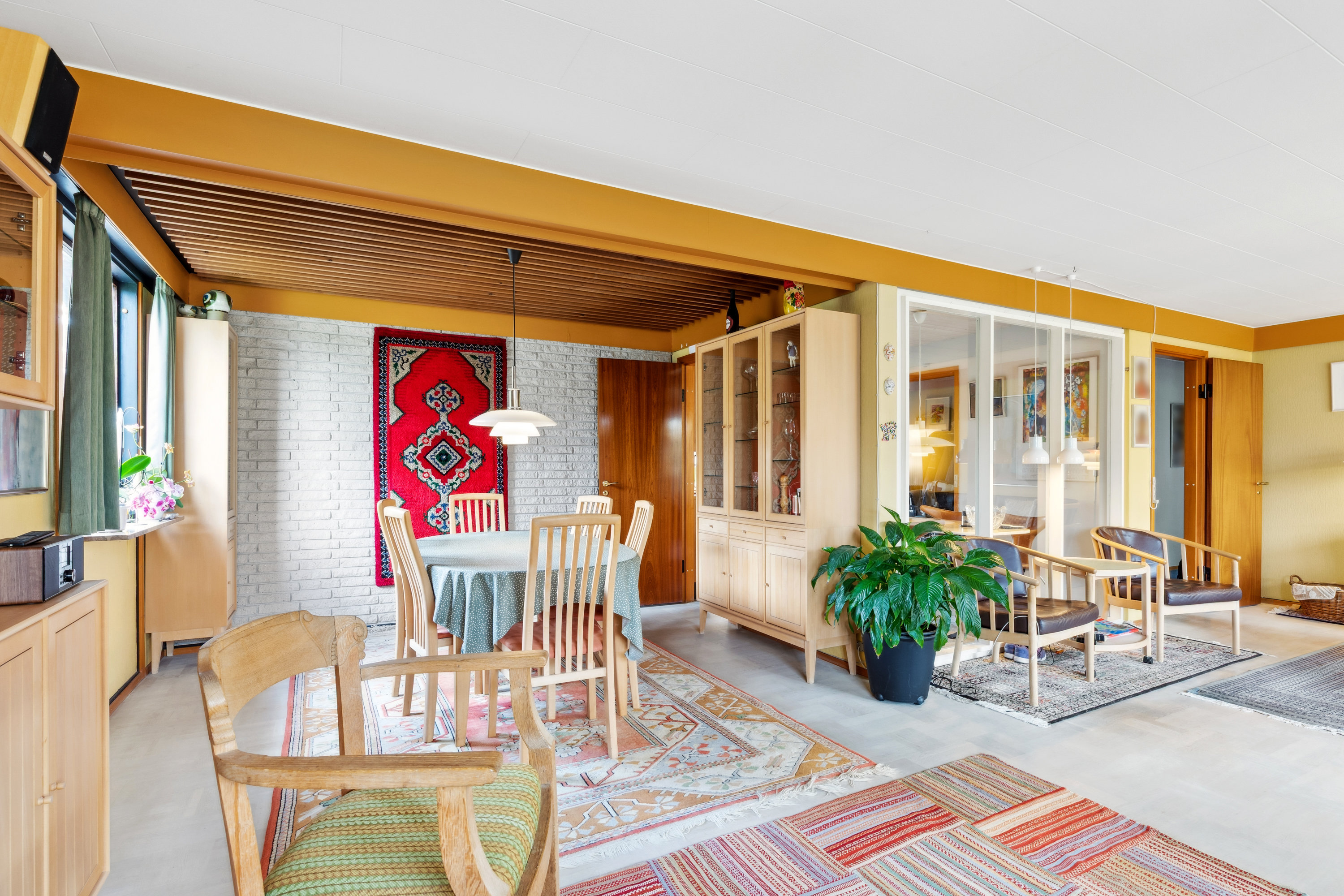 Fremhævet stue billede i fuldskærmstilstand. Billede af Løvtoften 57, 2630 Taastrup