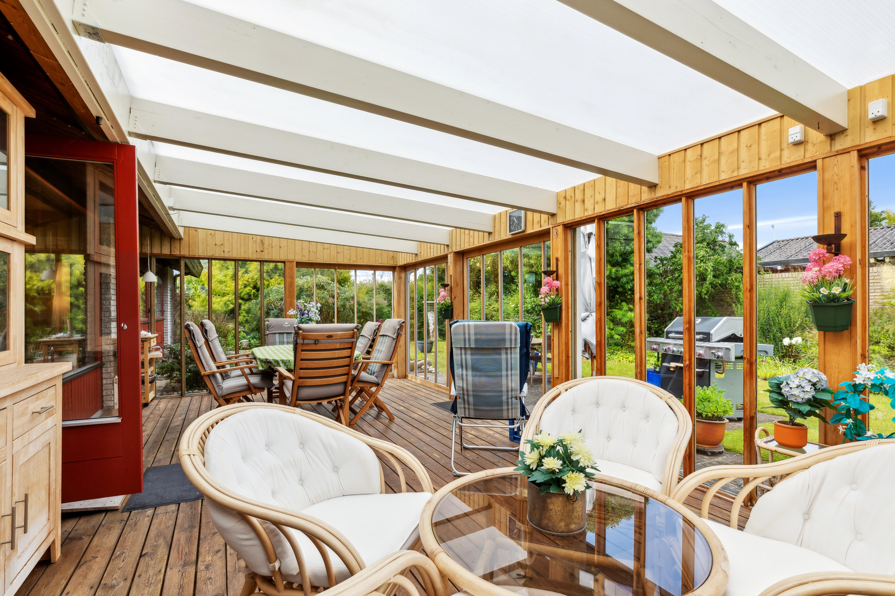 Fremhævet udestue billede i fuldskærmstilstand. Billede af Løvtoften 57, 2630 Taastrup