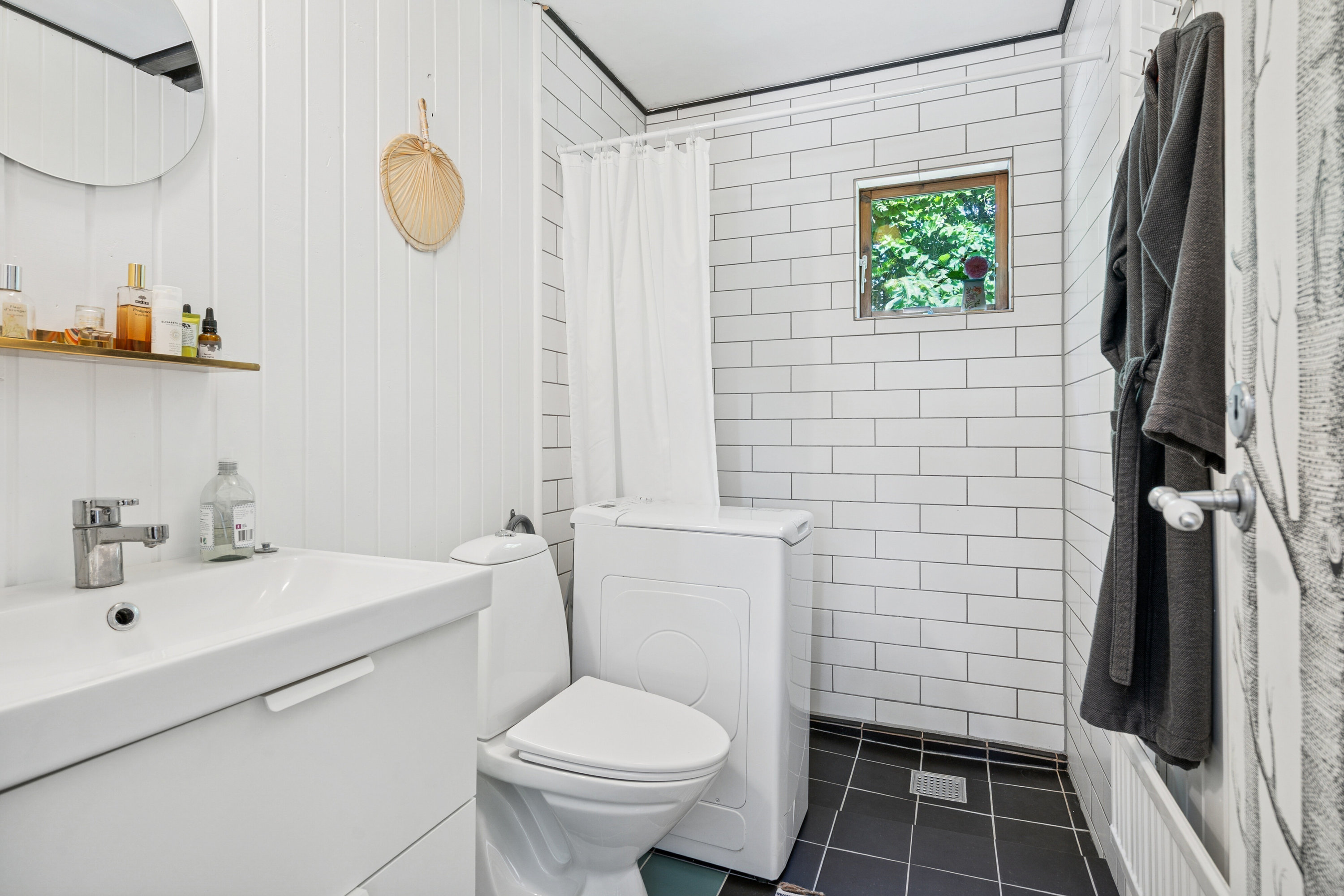 Fremhævet badeværelse billede i fuldskærmstilstand. Billede af Rødhalsevej 6, Ll Kongsmark, 4200 Slagelse