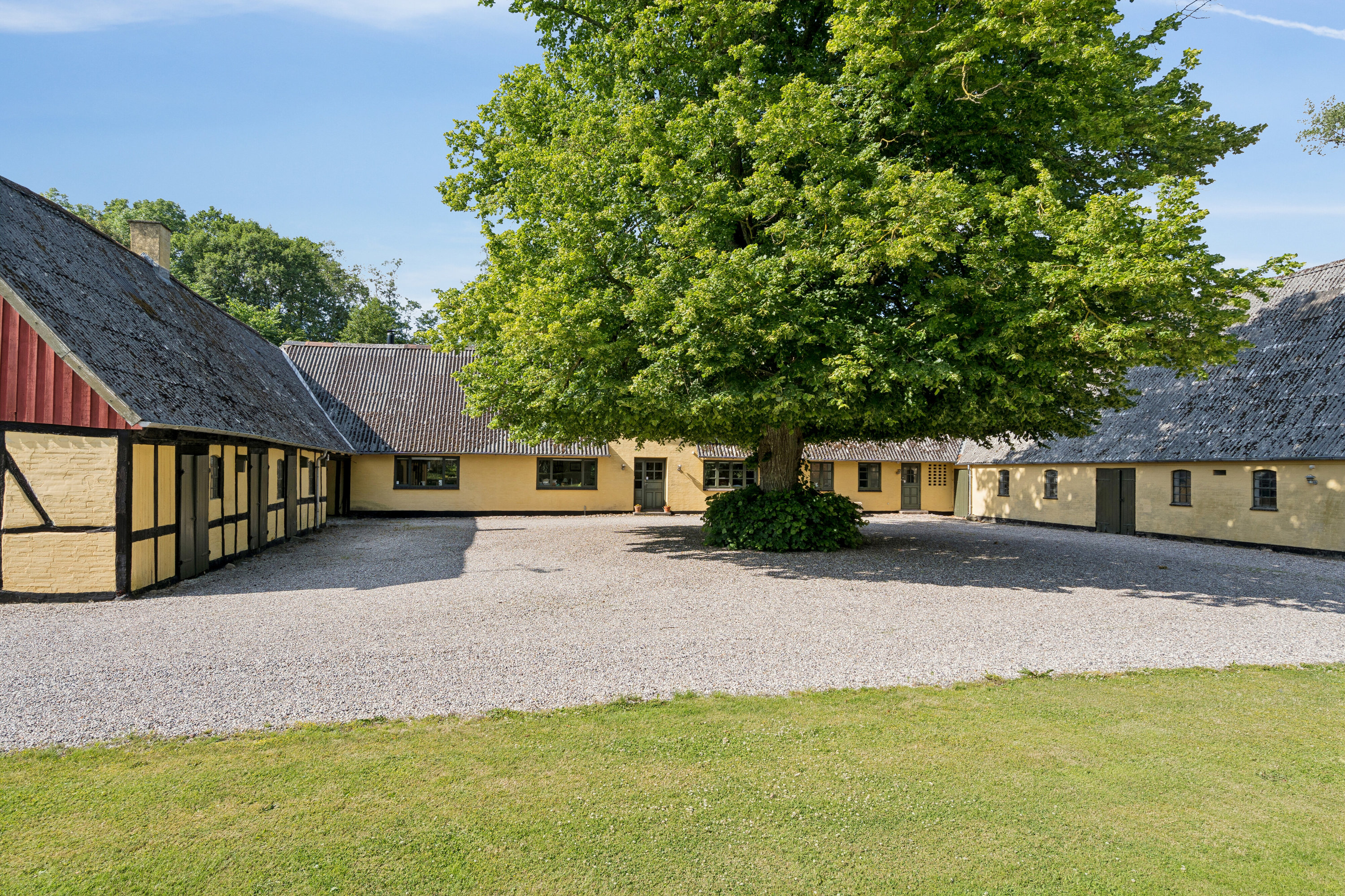 Fremhævet gårdsplads billede i fuldskærmstilstand. Billede af Sallinge Ågade 14, Sallinge, 5750 Ringe