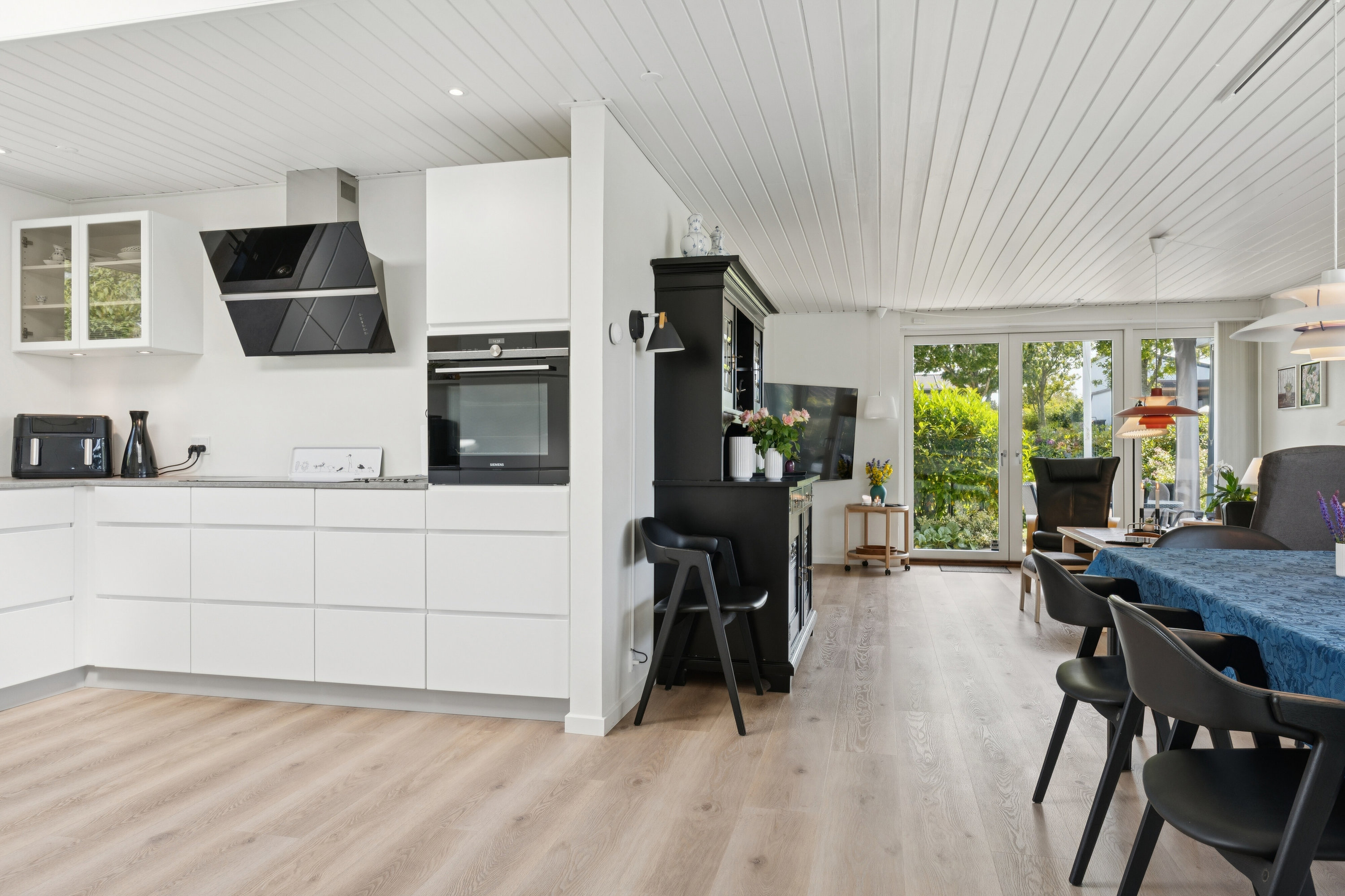 Fremhævet køkken billede i fuldskærmstilstand. Billede af Digesmuttevej 7, 9800 Hjørring