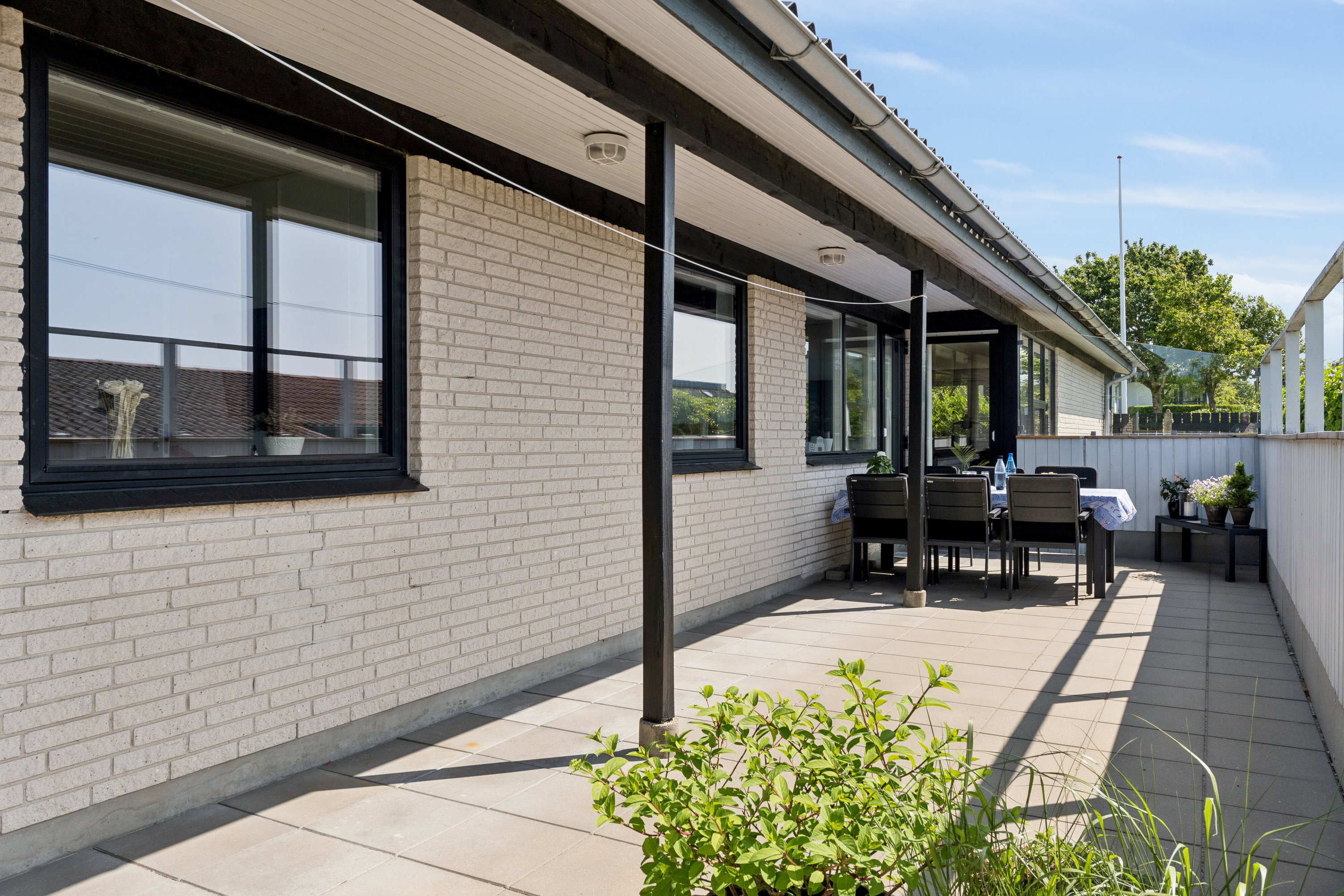 Fremhævet terrasse billede i fuldskærmstilstand. Billede af Digesmuttevej 7, 9800 Hjørring