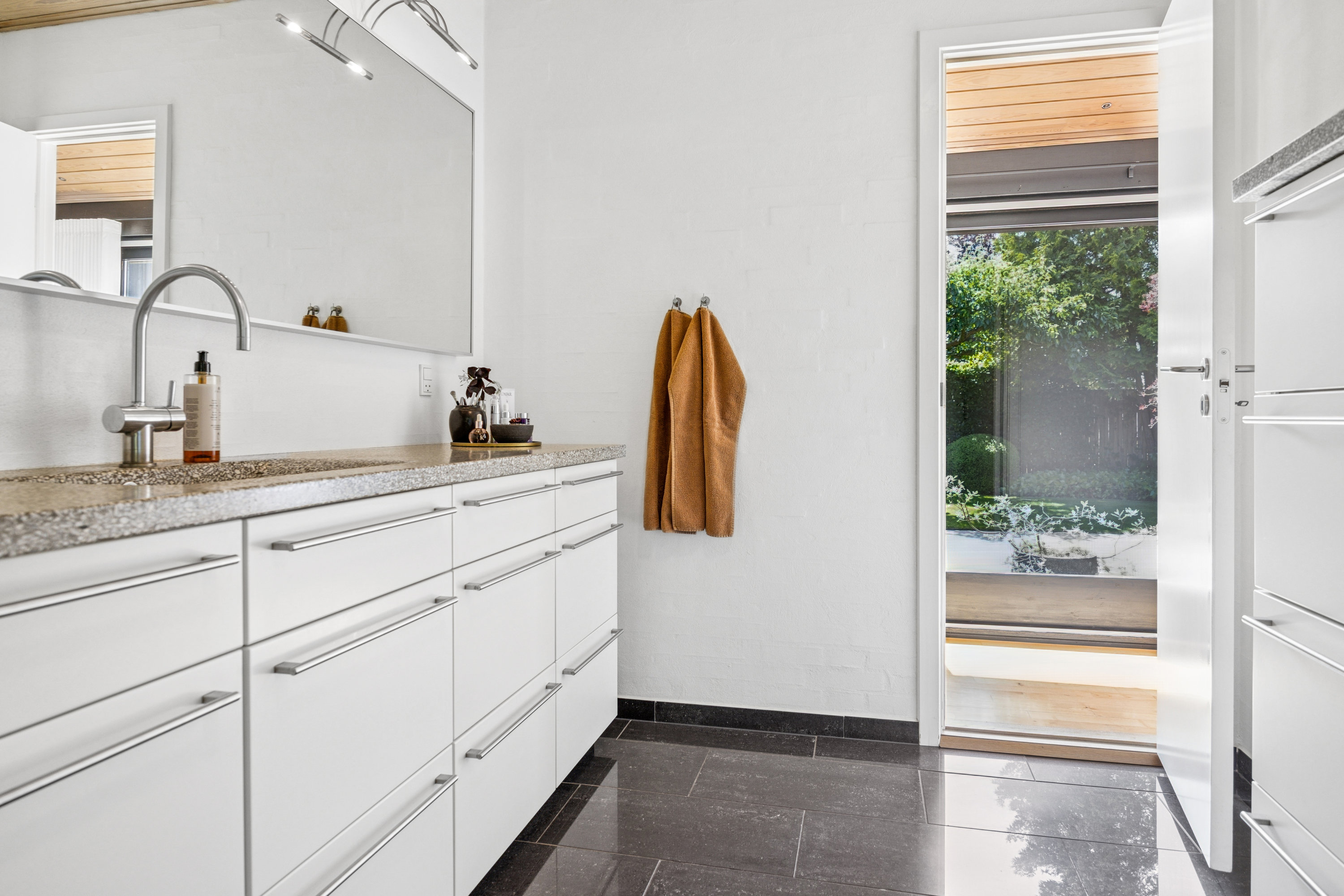 Fremhævet køkken billede i fuldskærmstilstand. Billede af Rødslet 8, 9430 Vadum