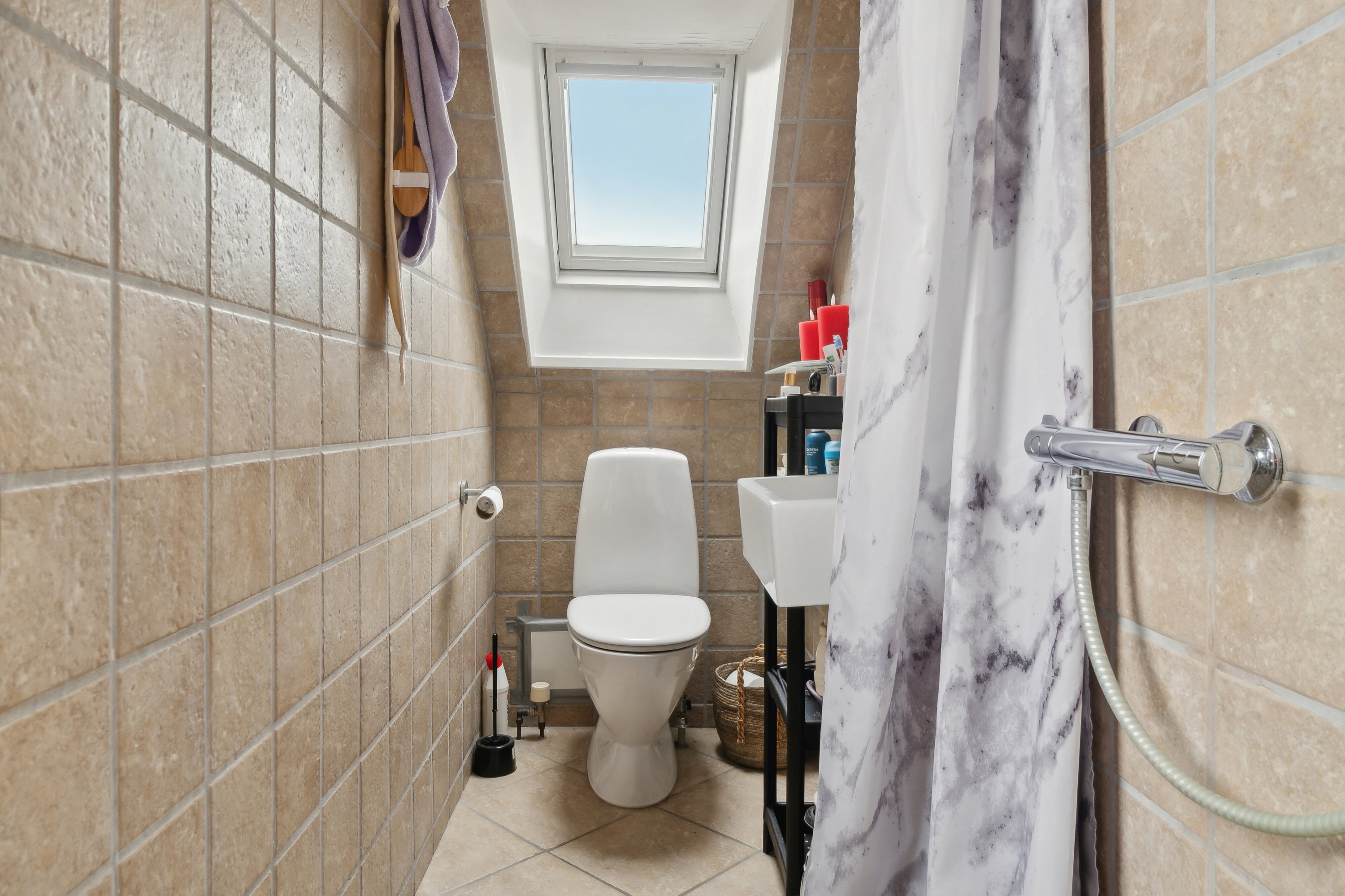 Fremhævet badeværelse billede i fuldskærmstilstand. Billede af Skjoldborgsvej 1, 2., Næsby, 5270 Odense N