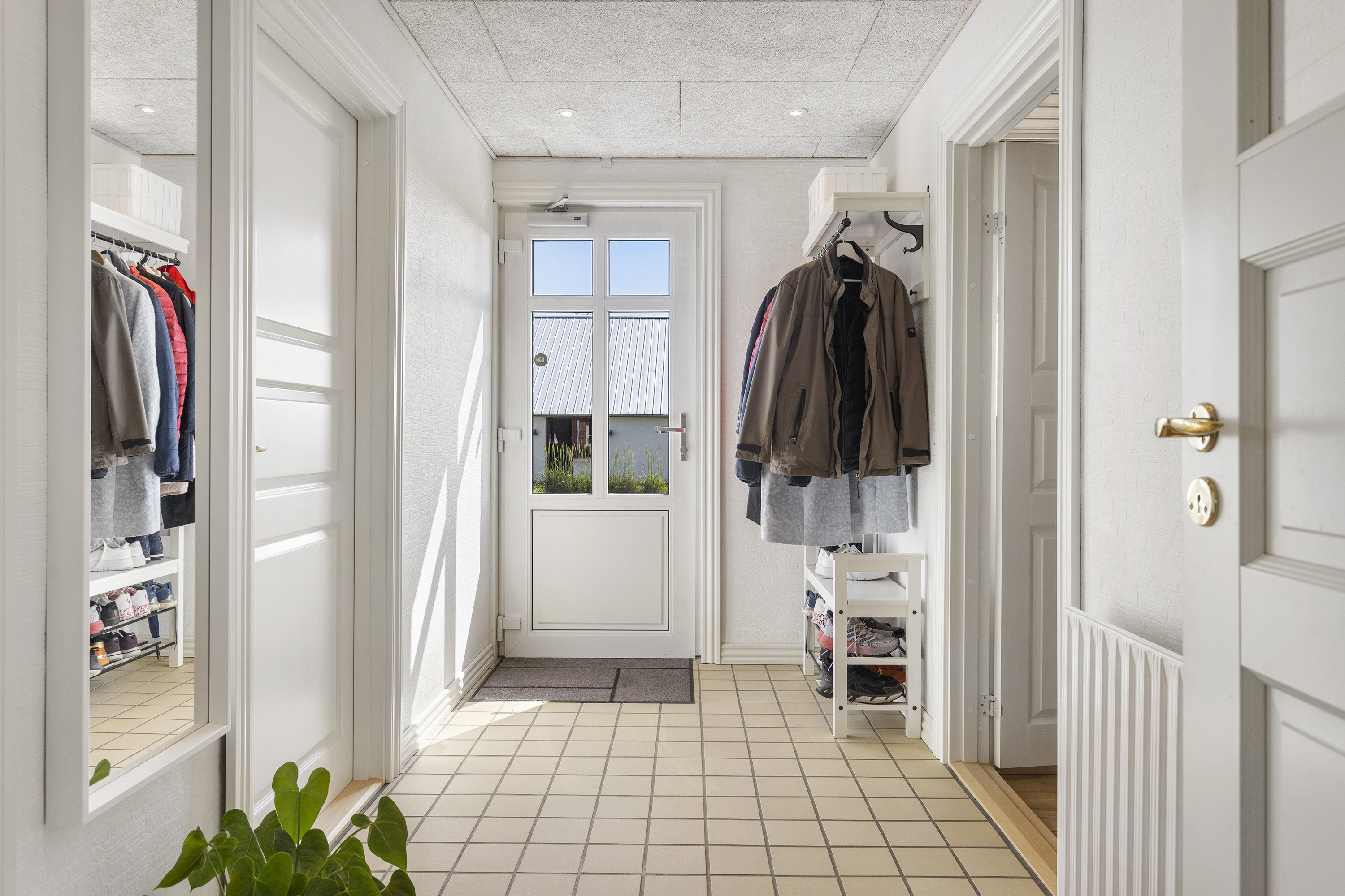 Fremhævet entré billede i fuldskærmstilstand. Billede af Nørtvedvej 8, 9970 Strandby