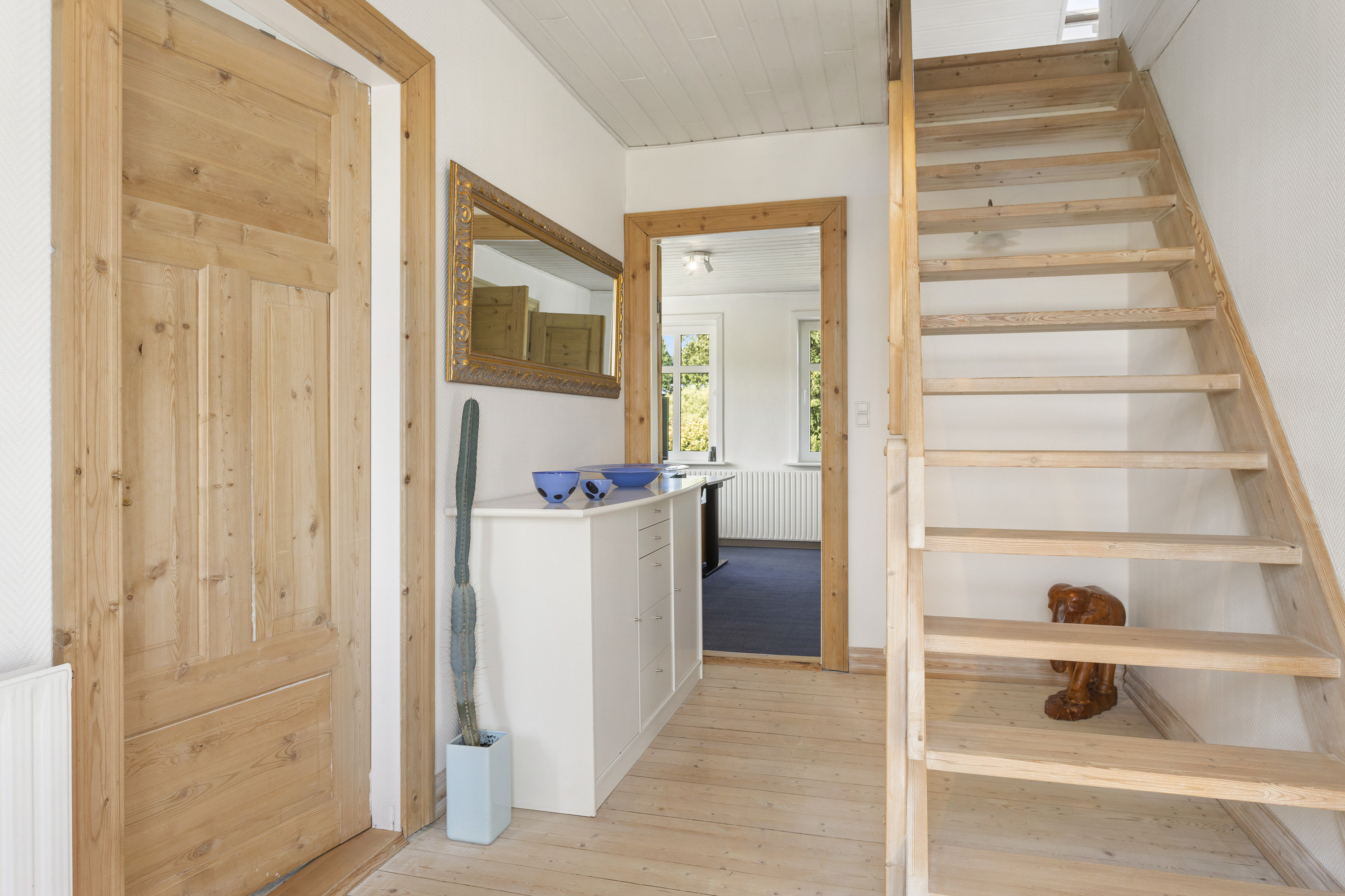 Fremhævet entré billede i fuldskærmstilstand. Billede af Nørtvedvej 8, 9970 Strandby