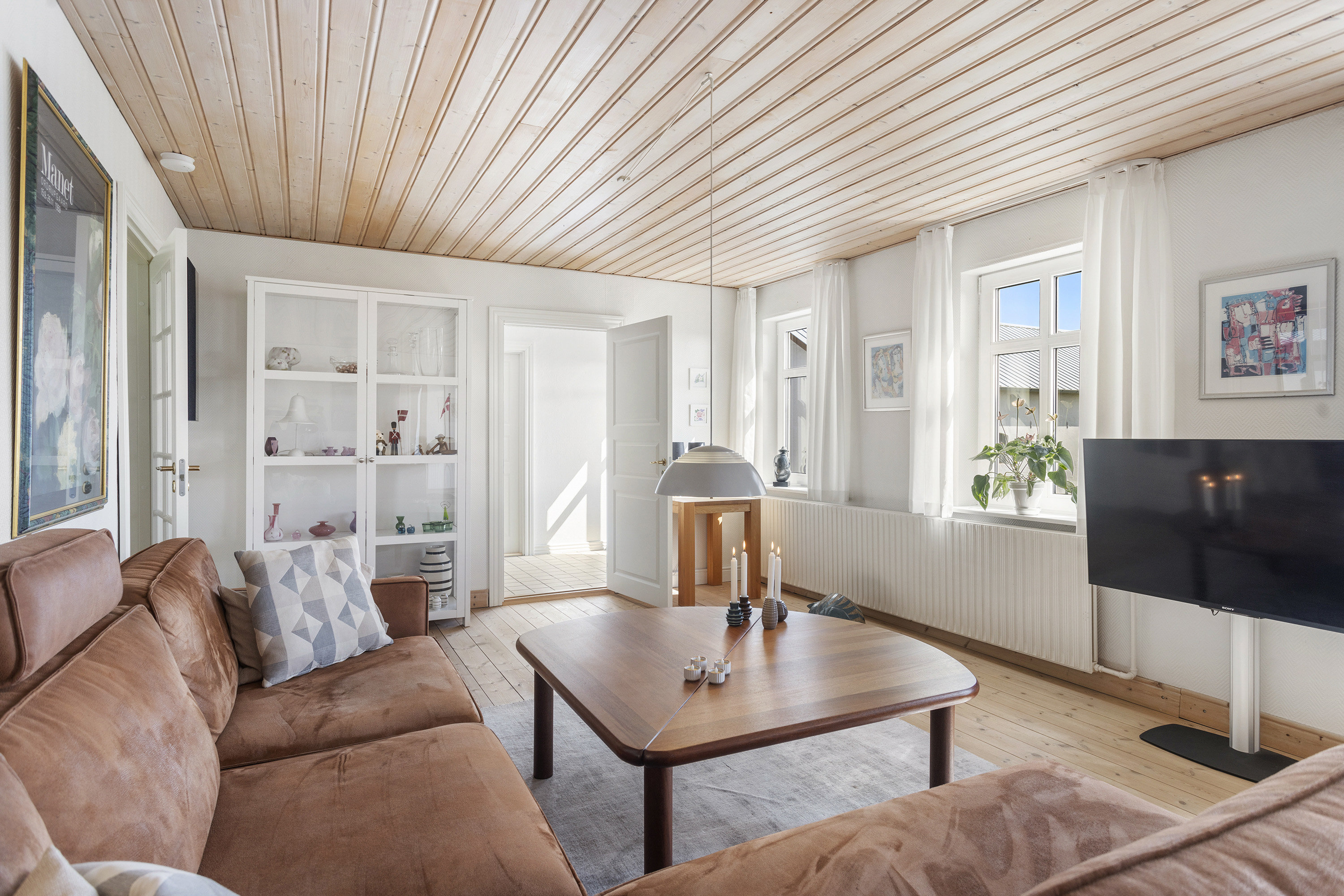 Fremhævet stue billede i fuldskærmstilstand. Billede af Nørtvedvej 8, 9970 Strandby