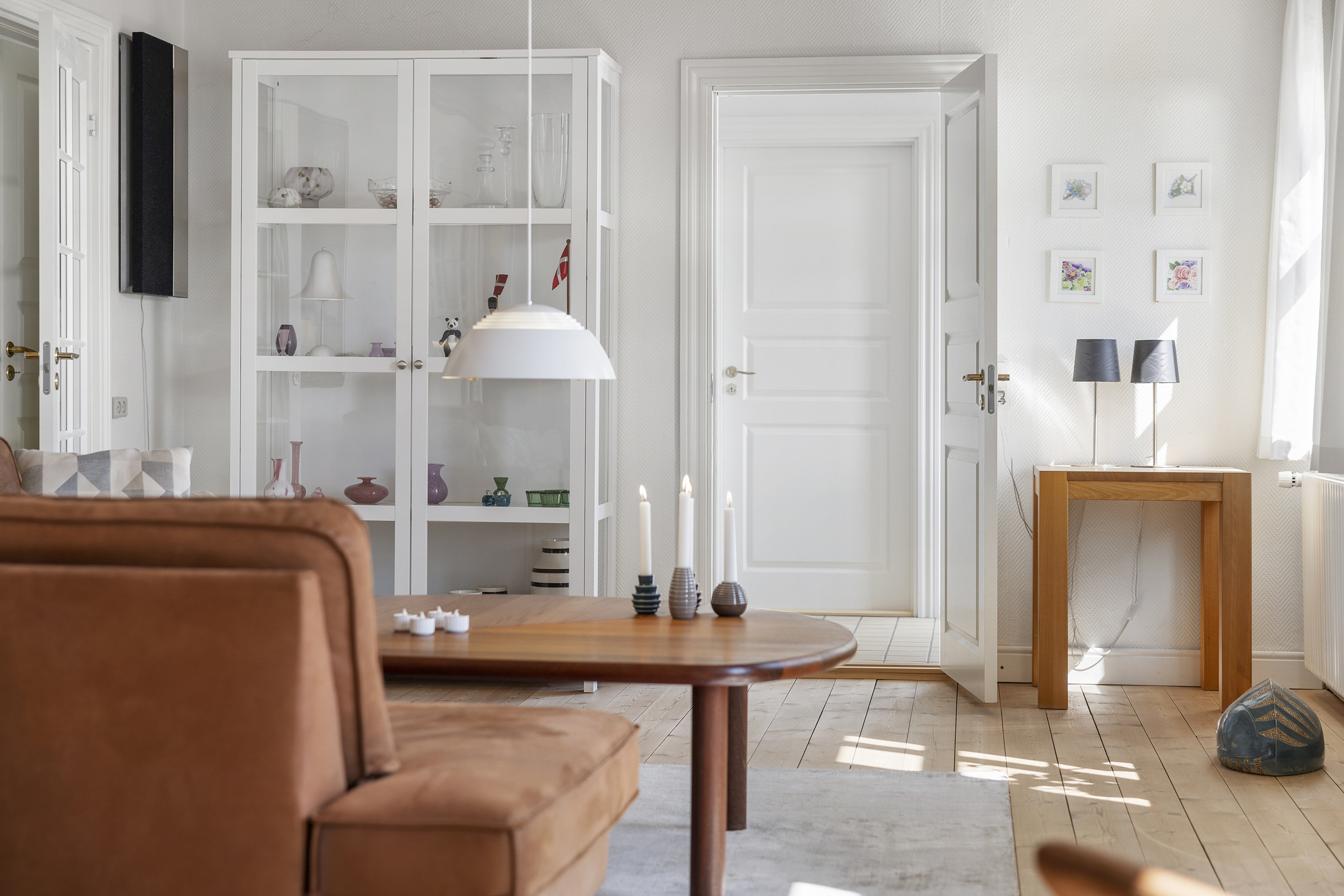 Fremhævet stue billede i fuldskærmstilstand. Billede af Nørtvedvej 8, 9970 Strandby