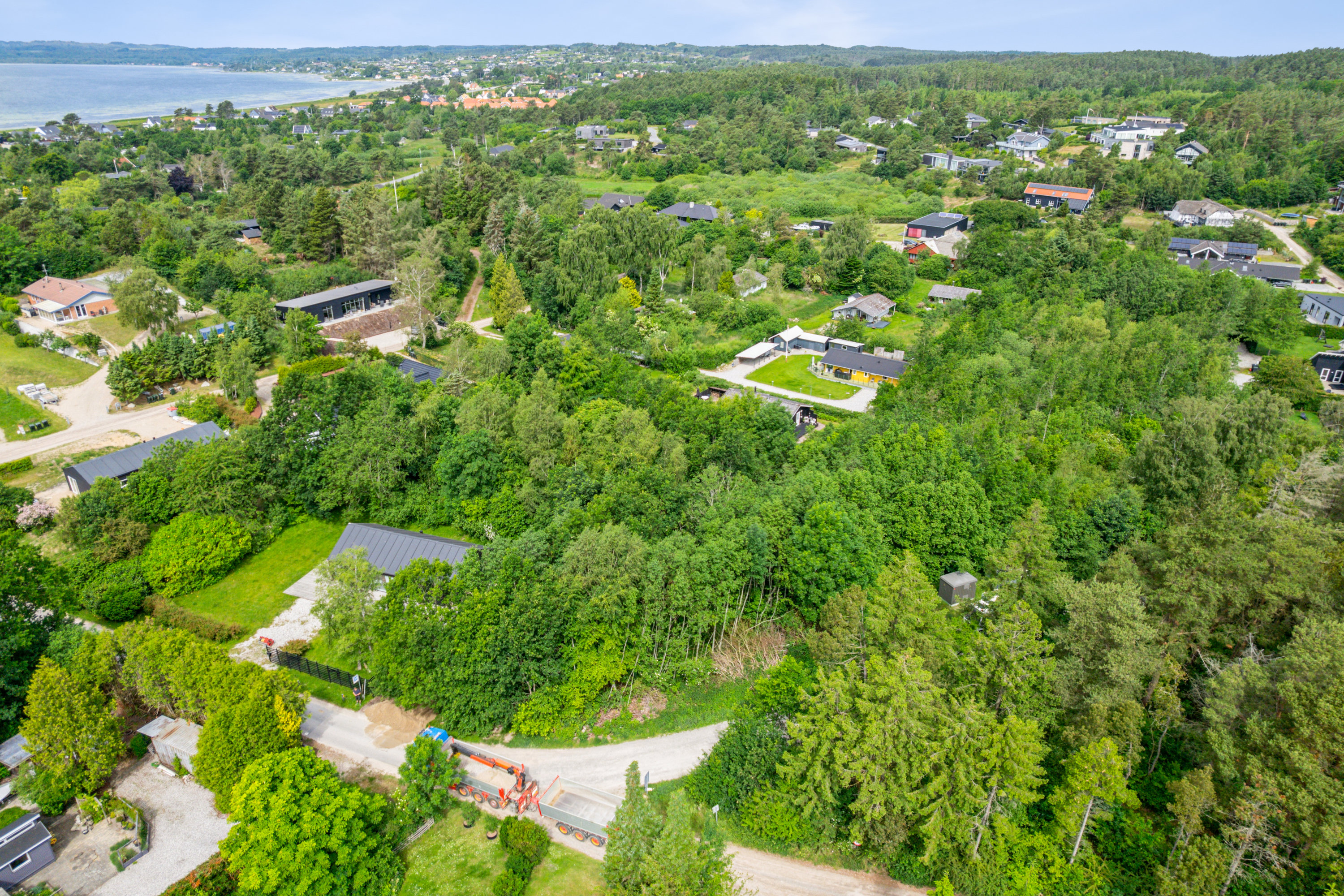 Fremhævet luftfoto billede i fuldskærmstilstand. Billede af Majgårdsvej 33, Vibæk Strand, 8400 Ebeltoft