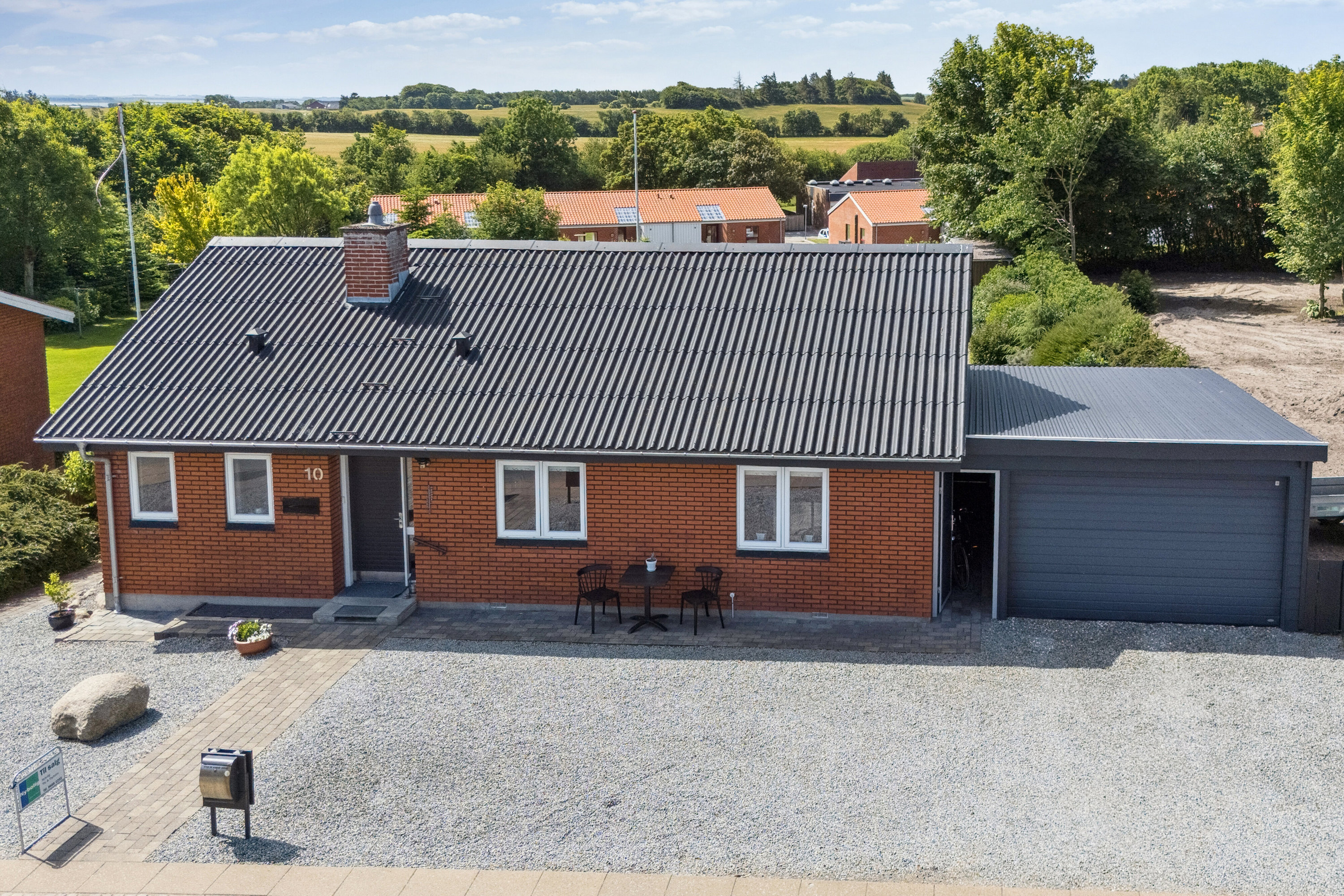 Fremhævet set fra vejen billede i fuldskærmstilstand. Billede af Limfjordsgade 10, Koldby, 7752 Snedsted