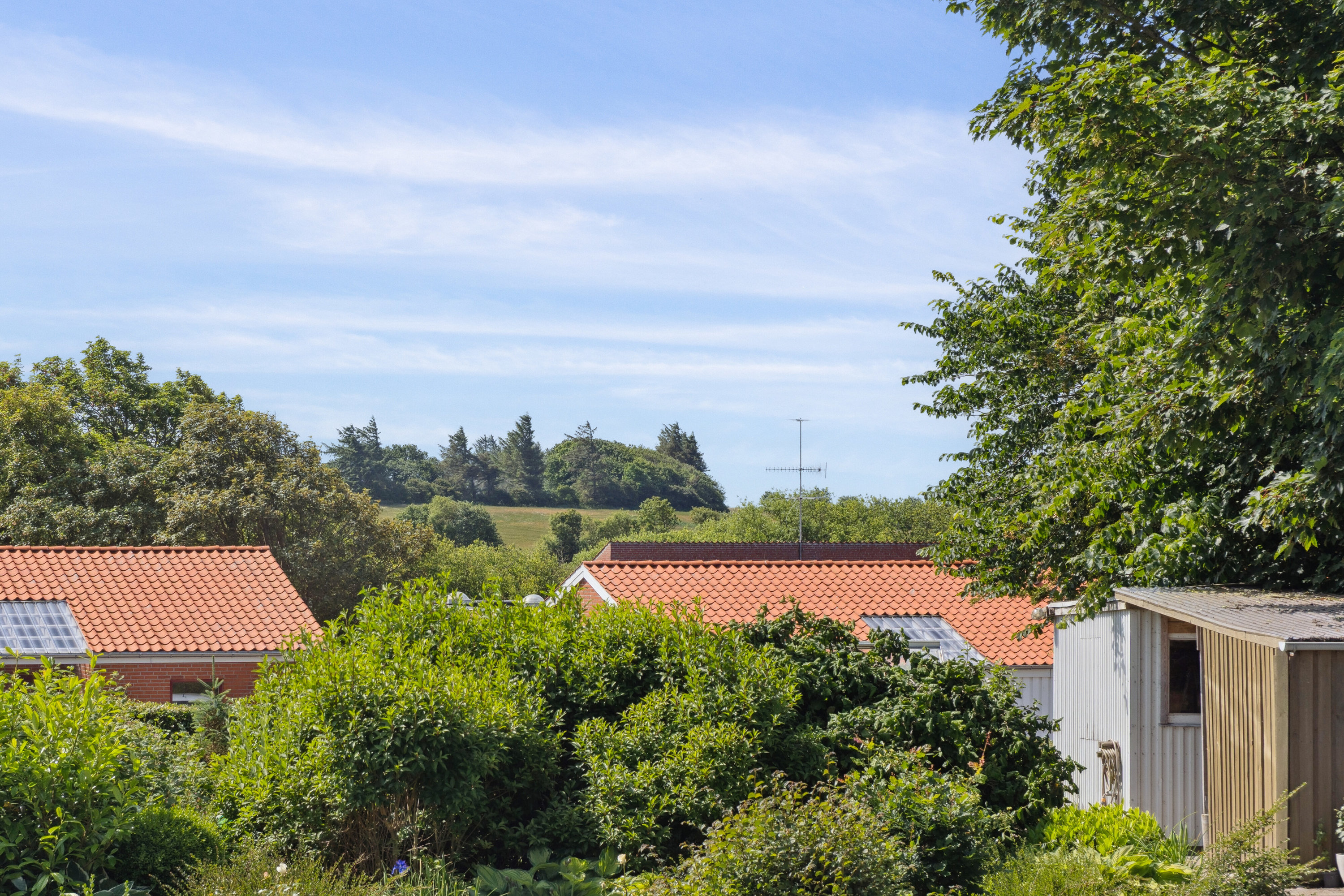 Fremhævet set fra haven billede i fuldskærmstilstand. Billede af Limfjordsgade 10, Koldby, 7752 Snedsted