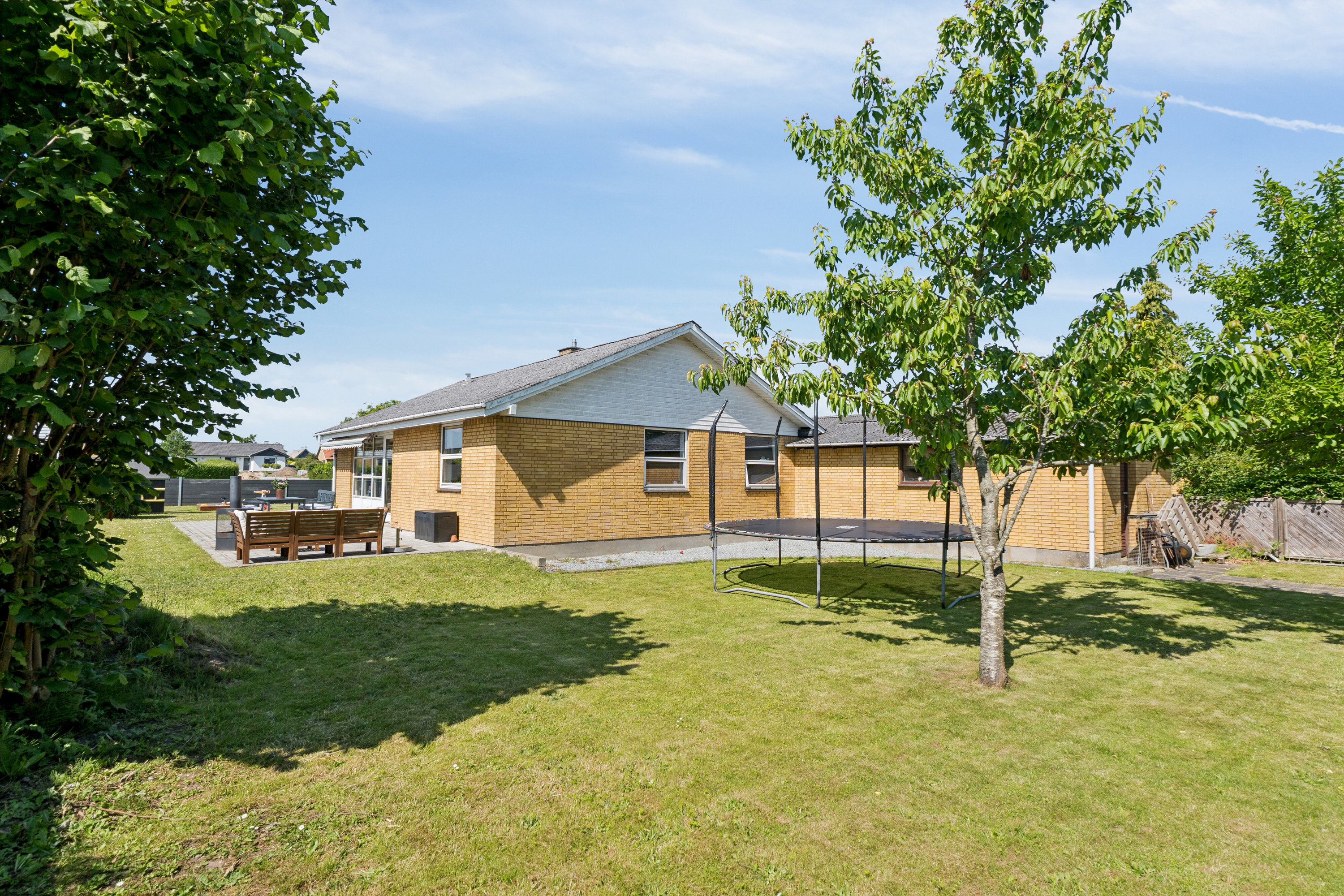 Miniaturebillede 1: set fra haven. Billede af Vinkelvej 10, 5853 Ørbæk