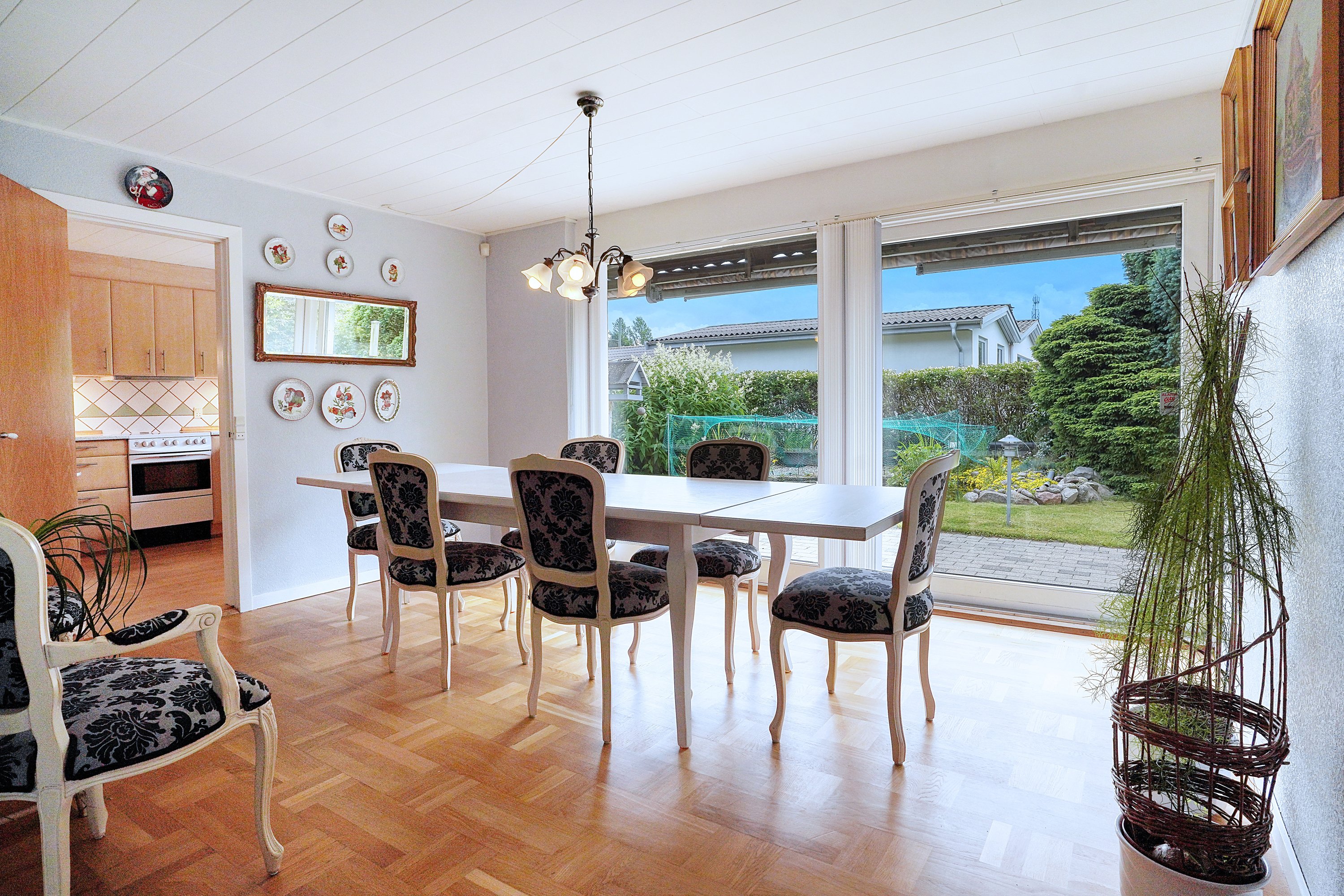 Fremhævet spisestue billede i fuldskærmstilstand. Billede af Ibisvej 8, 3120 Dronningmølle