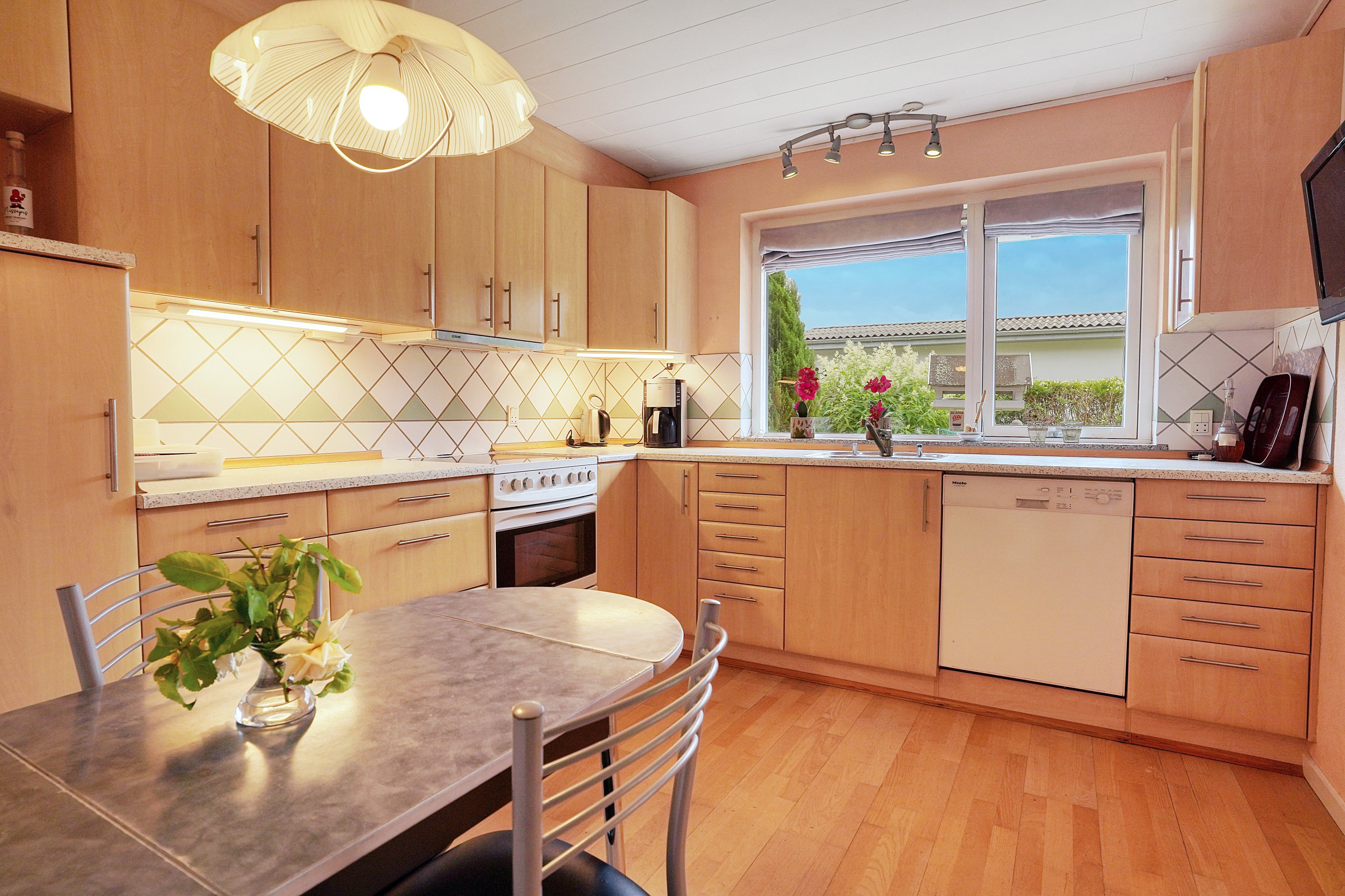 Fremhævet køkken billede i fuldskærmstilstand. Billede af Ibisvej 8, 3120 Dronningmølle