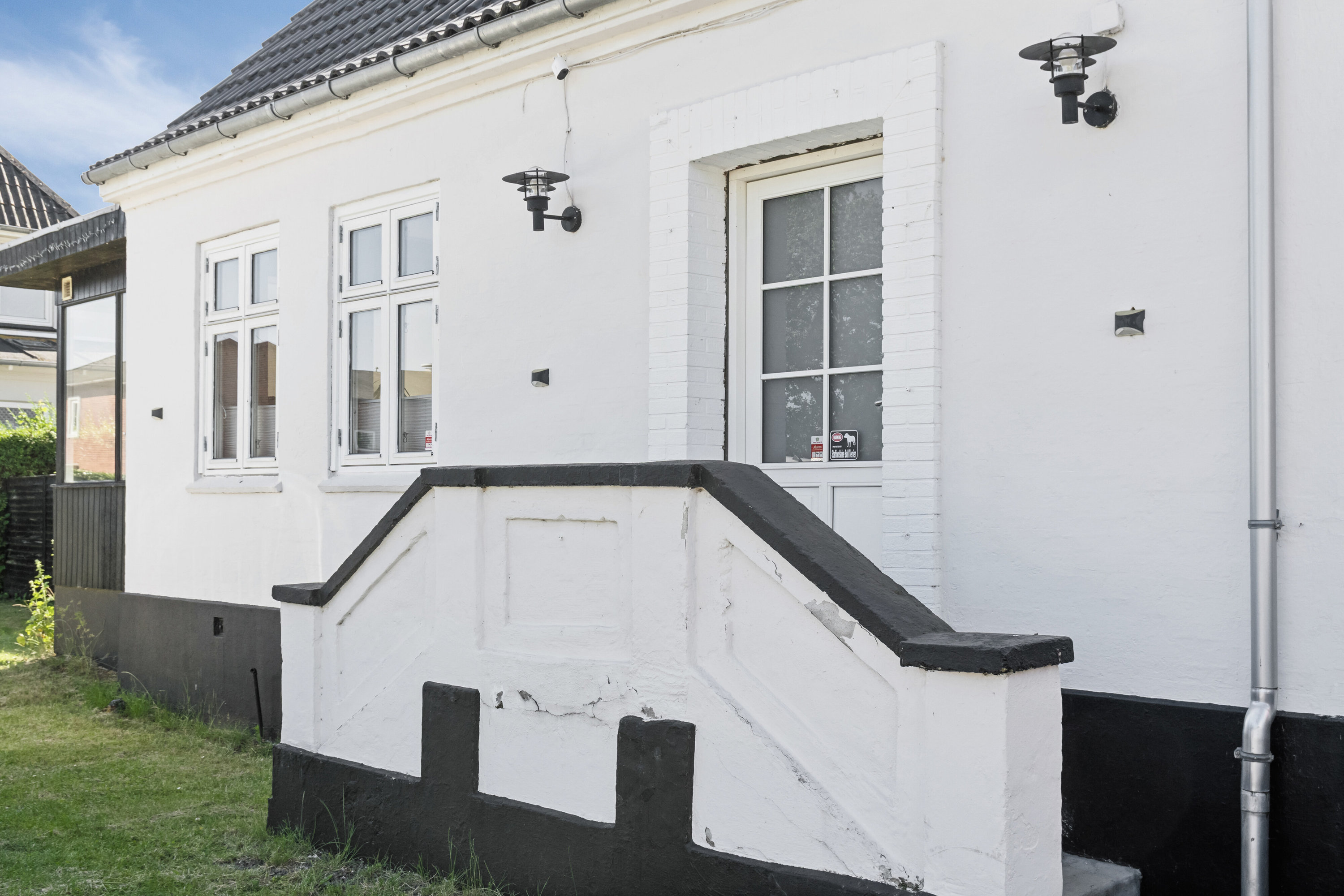 Fremhævet udendørs billede i fuldskærmstilstand. Billede af Esterhøjvej 11, 4550 Asnæs