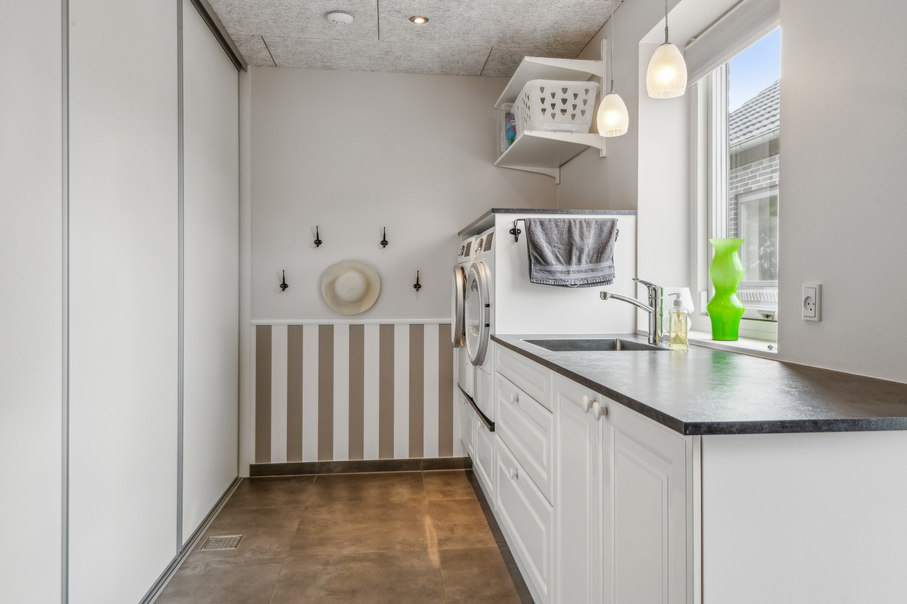 Fremhævet køkken billede i fuldskærmstilstand. Billede af Tylervej 20B, 9240 Nibe