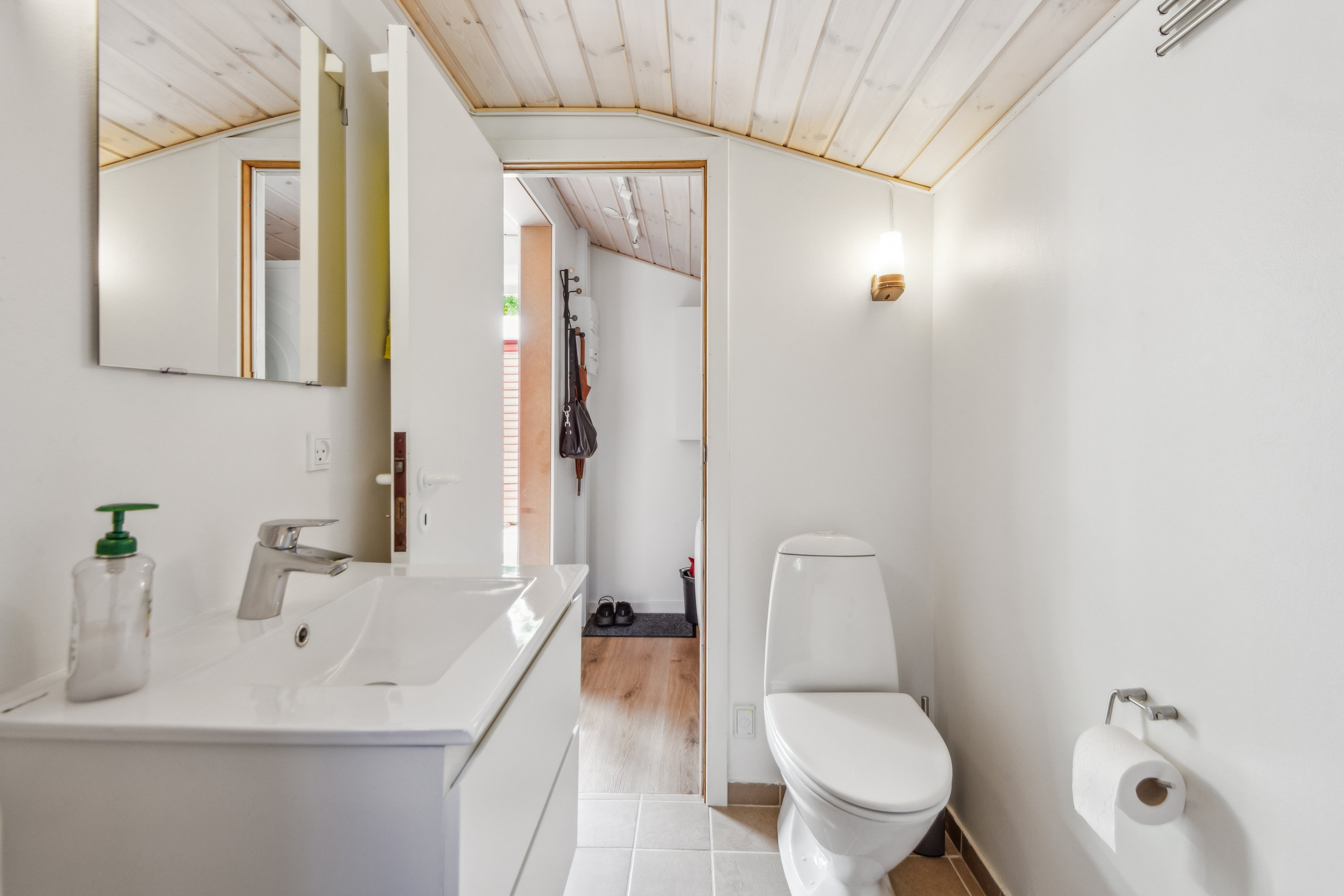 Fremhævet bad billede i fuldskærmstilstand. Billede af Ålerusen 47, 9240 Nibe