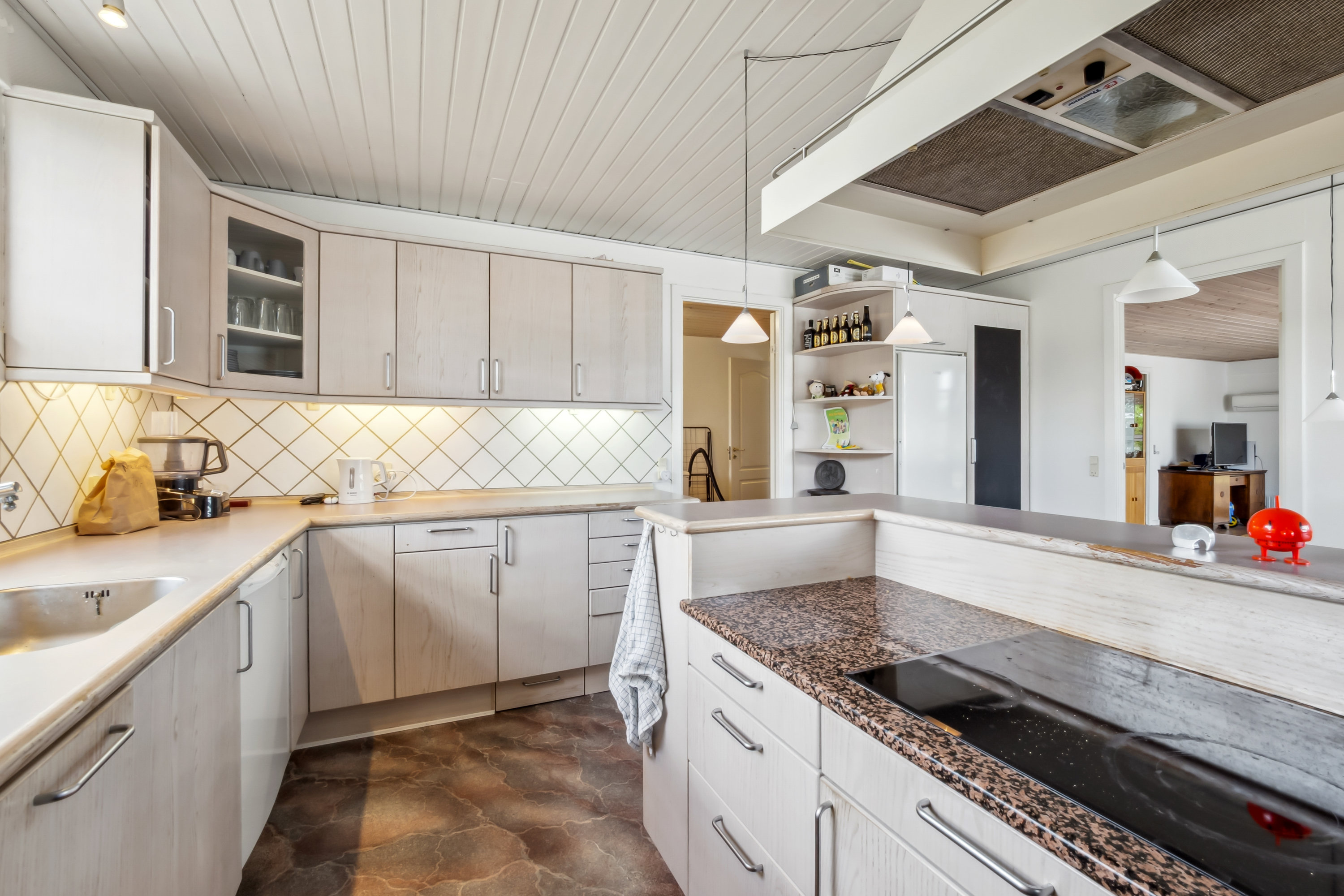 Fremhævet køkken billede i fuldskærmstilstand. Billede af Tjørnevænget 17, 7800 Skive