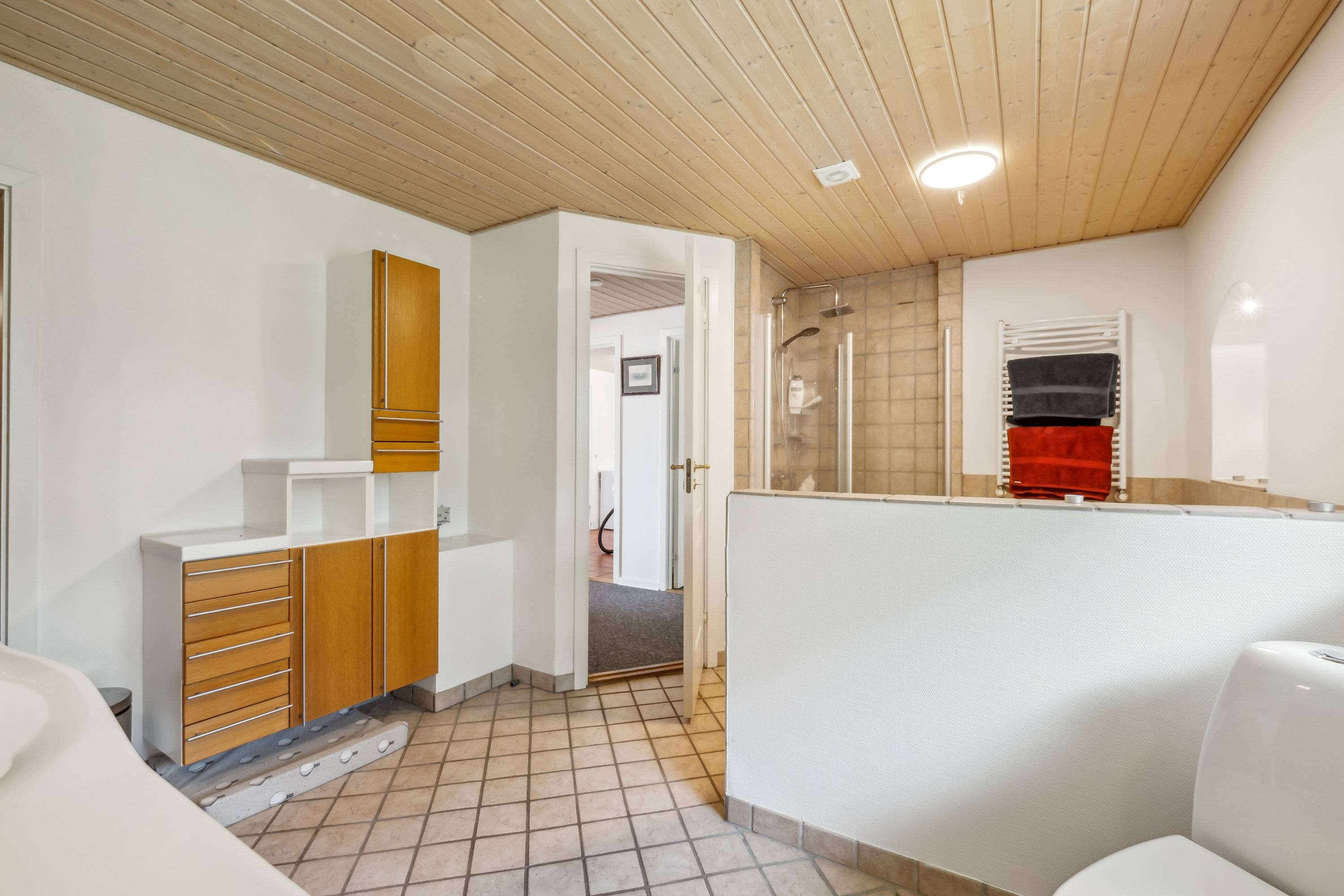 Fremhævet badeværelse billede i fuldskærmstilstand. Billede af Tjørnevænget 17, 7800 Skive