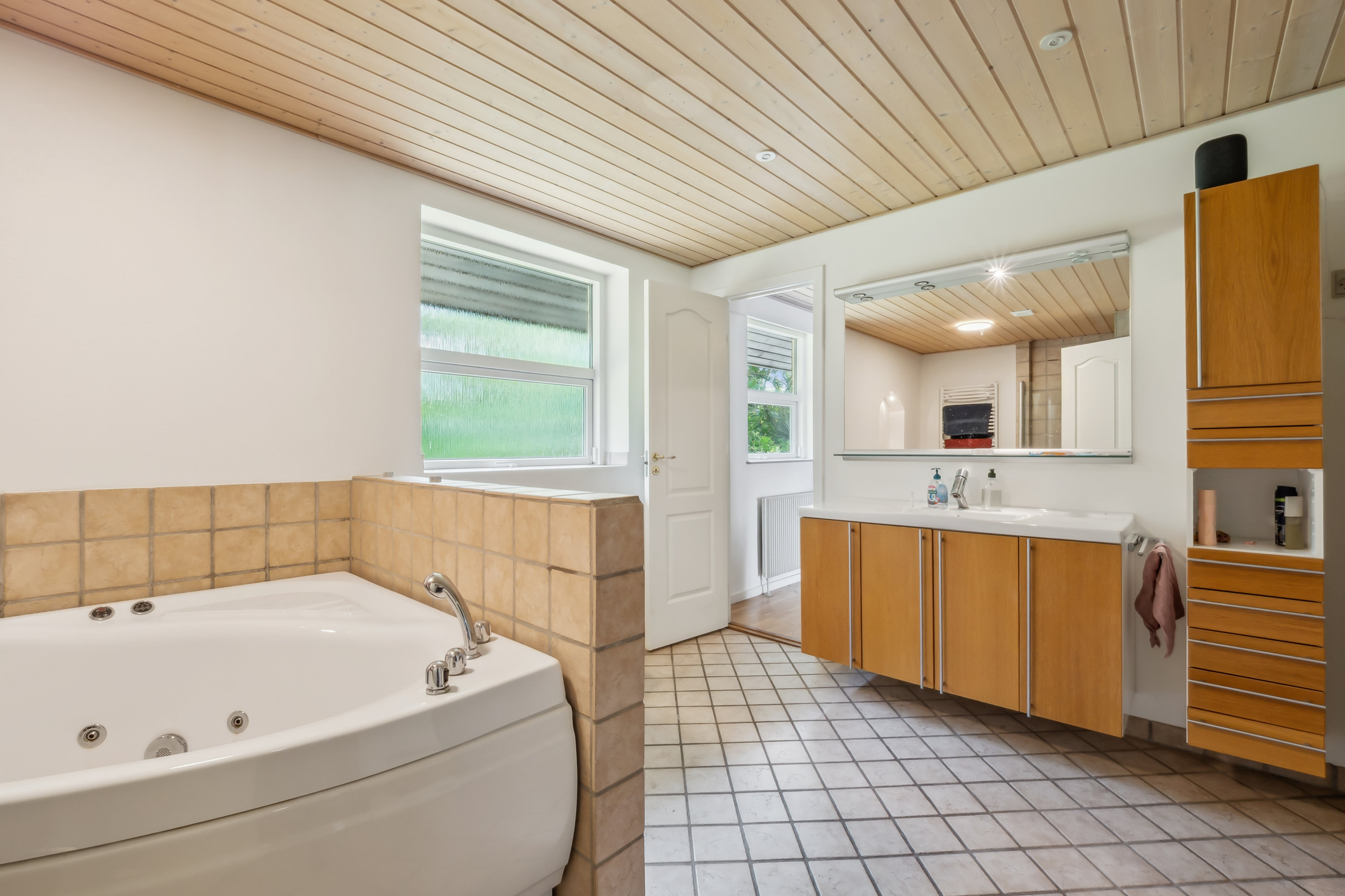 Fremhævet badeværelse billede i fuldskærmstilstand. Billede af Tjørnevænget 17, 7800 Skive