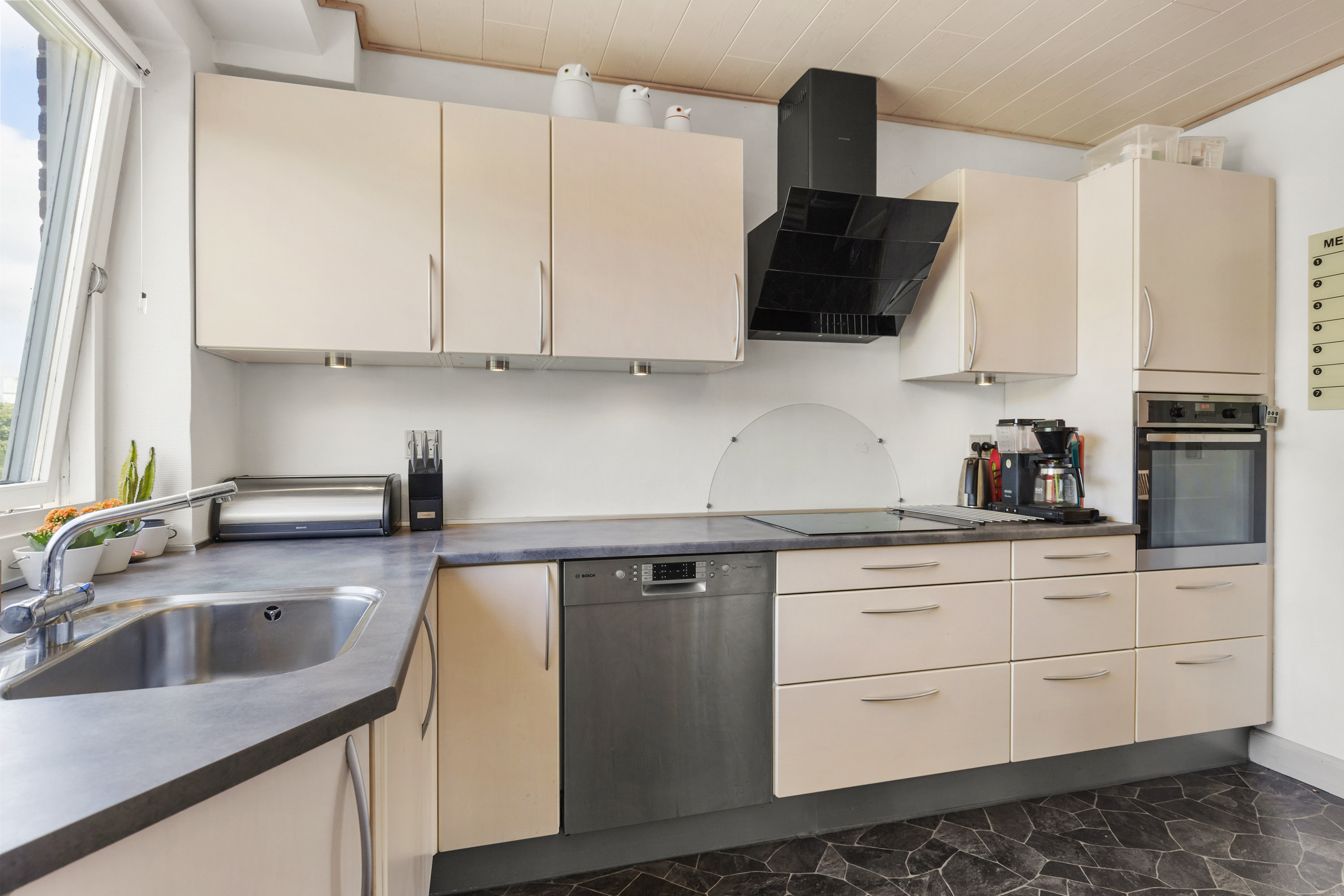 Fremhævet køkken billede i fuldskærmstilstand. Billede af Stejlmosevej 14, 9600 Aars