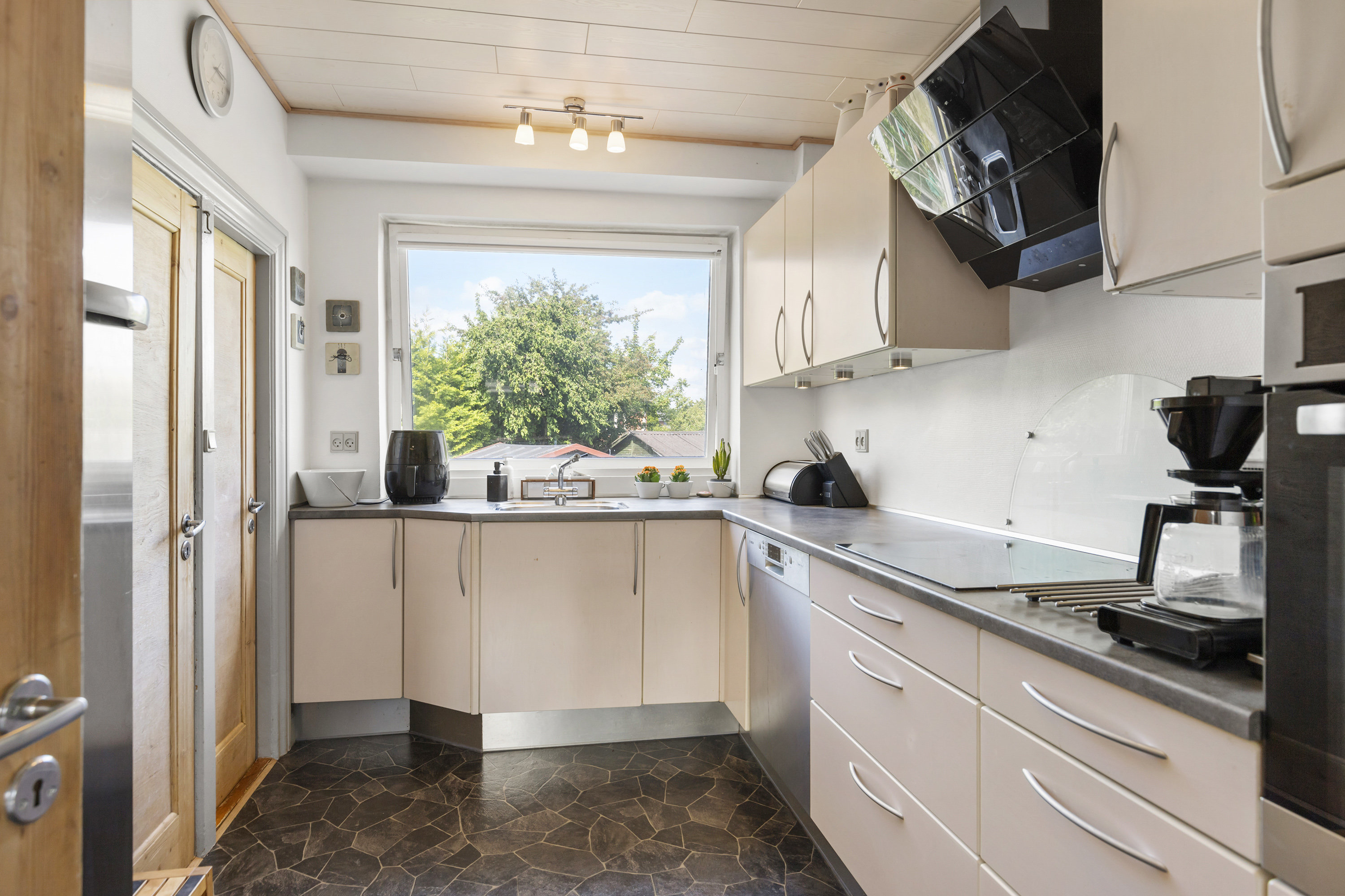 Fremhævet køkken billede i fuldskærmstilstand. Billede af Stejlmosevej 14, 9600 Aars