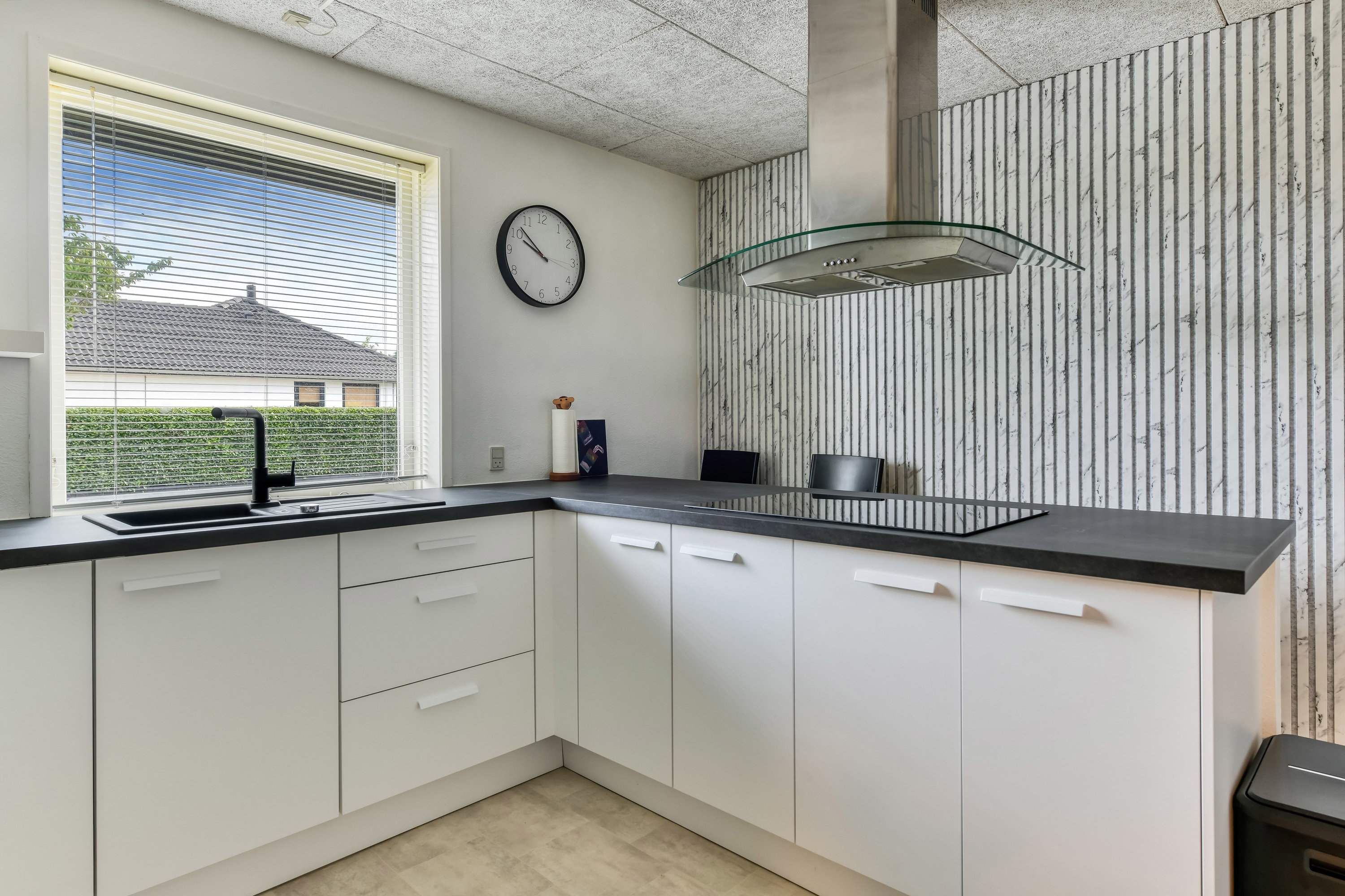 Fremhævet køkken billede i fuldskærmstilstand. Billede af Rugvangen 3, 6705 Esbjerg Ø