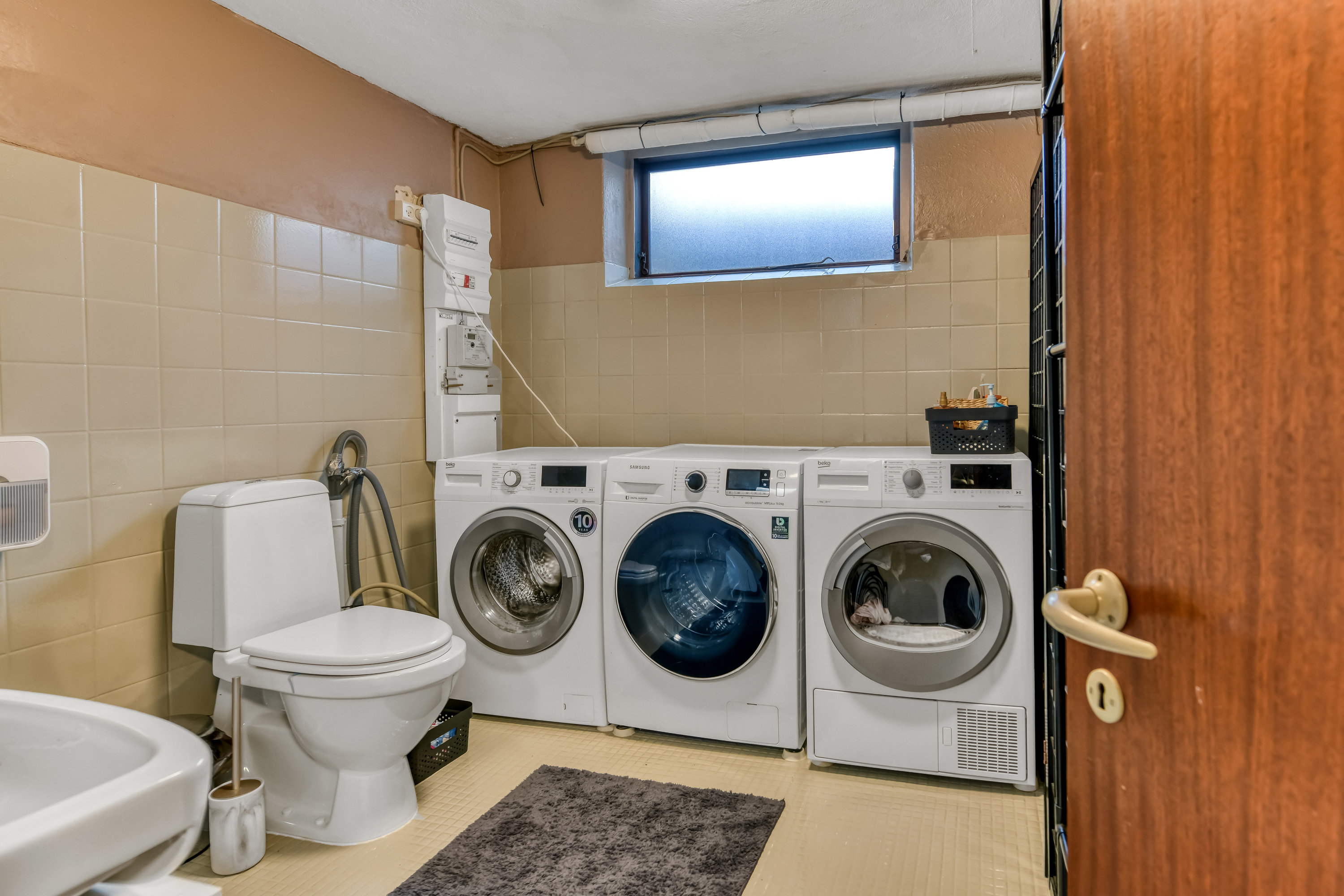 Fremhævet toilet billede i fuldskærmstilstand. Billede af Rugvangen 3, 6705 Esbjerg Ø