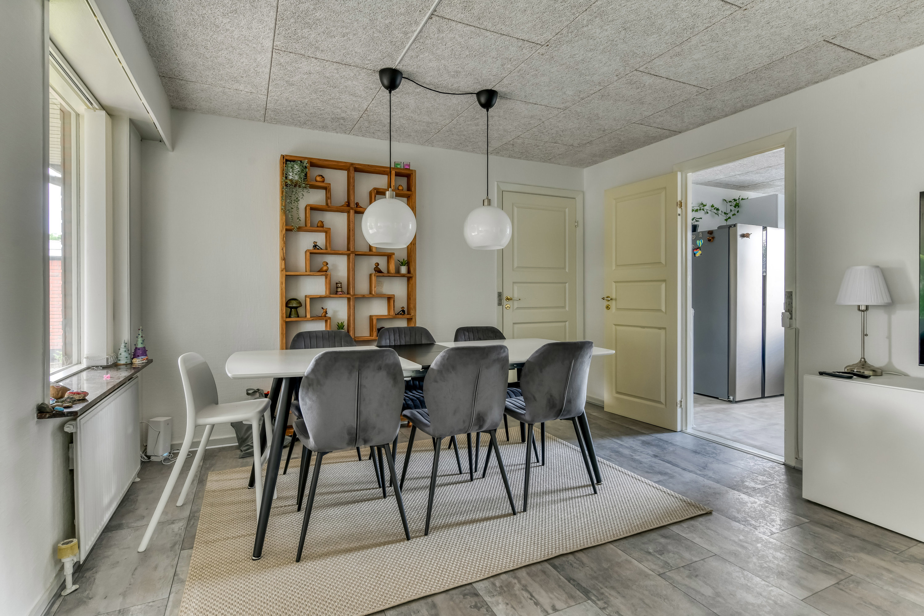 Fremhævet stue billede i fuldskærmstilstand. Billede af Rugvangen 3, 6705 Esbjerg Ø