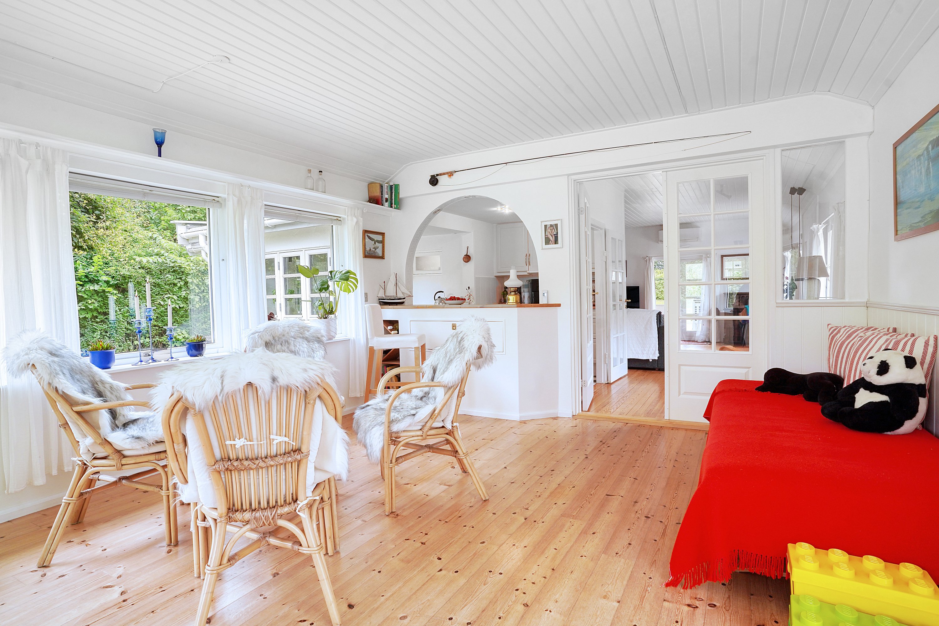 Fremhævet stue billede i fuldskærmstilstand. Billede af Dalevænget 16, 3120 Dronningmølle