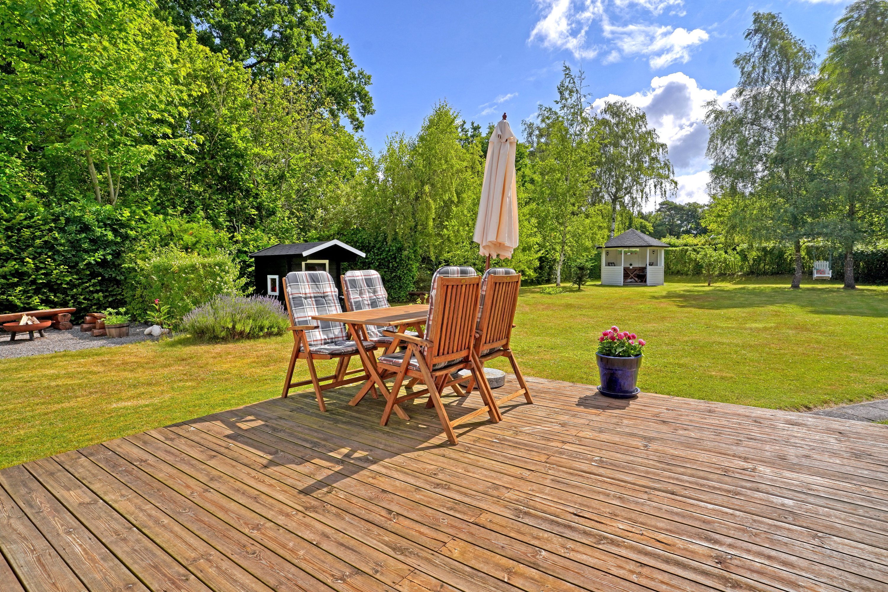 Fremhævet terrasse billede i fuldskærmstilstand. Billede af Dalevænget 16, 3120 Dronningmølle