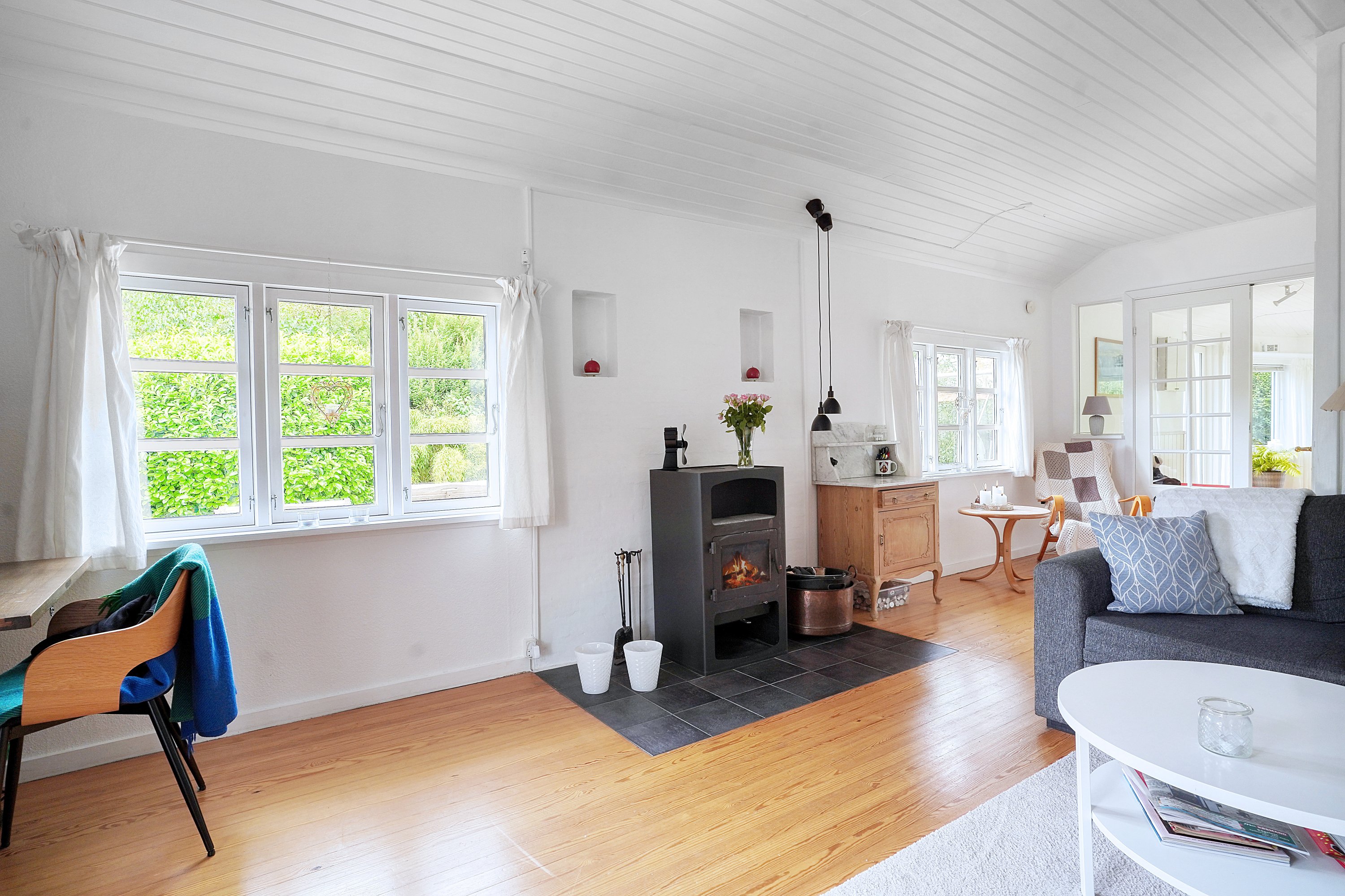 Fremhævet stue billede i fuldskærmstilstand. Billede af Dalevænget 16, 3120 Dronningmølle