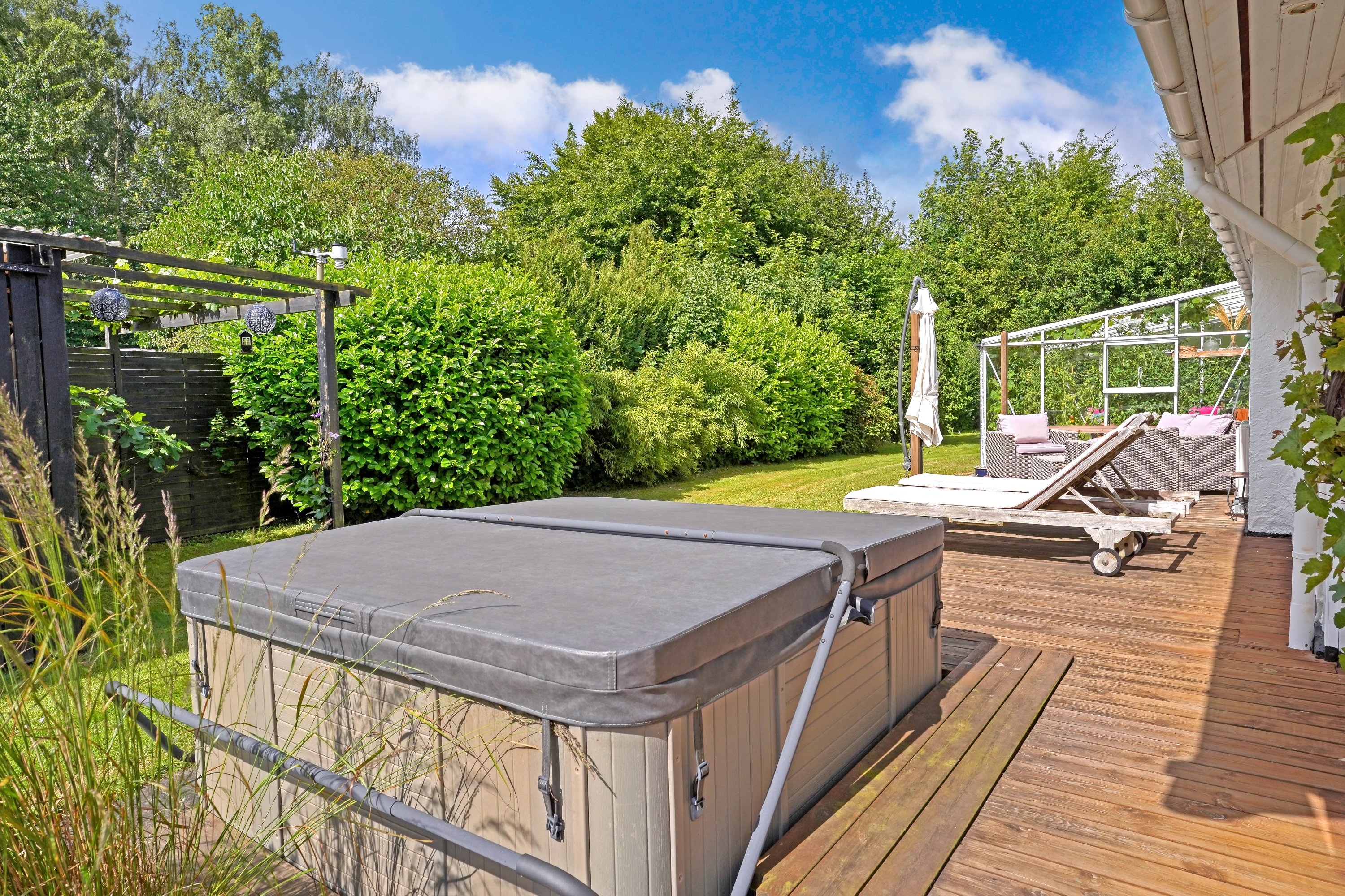 Fremhævet terrasse billede i fuldskærmstilstand. Billede af Dalevænget 16, 3120 Dronningmølle