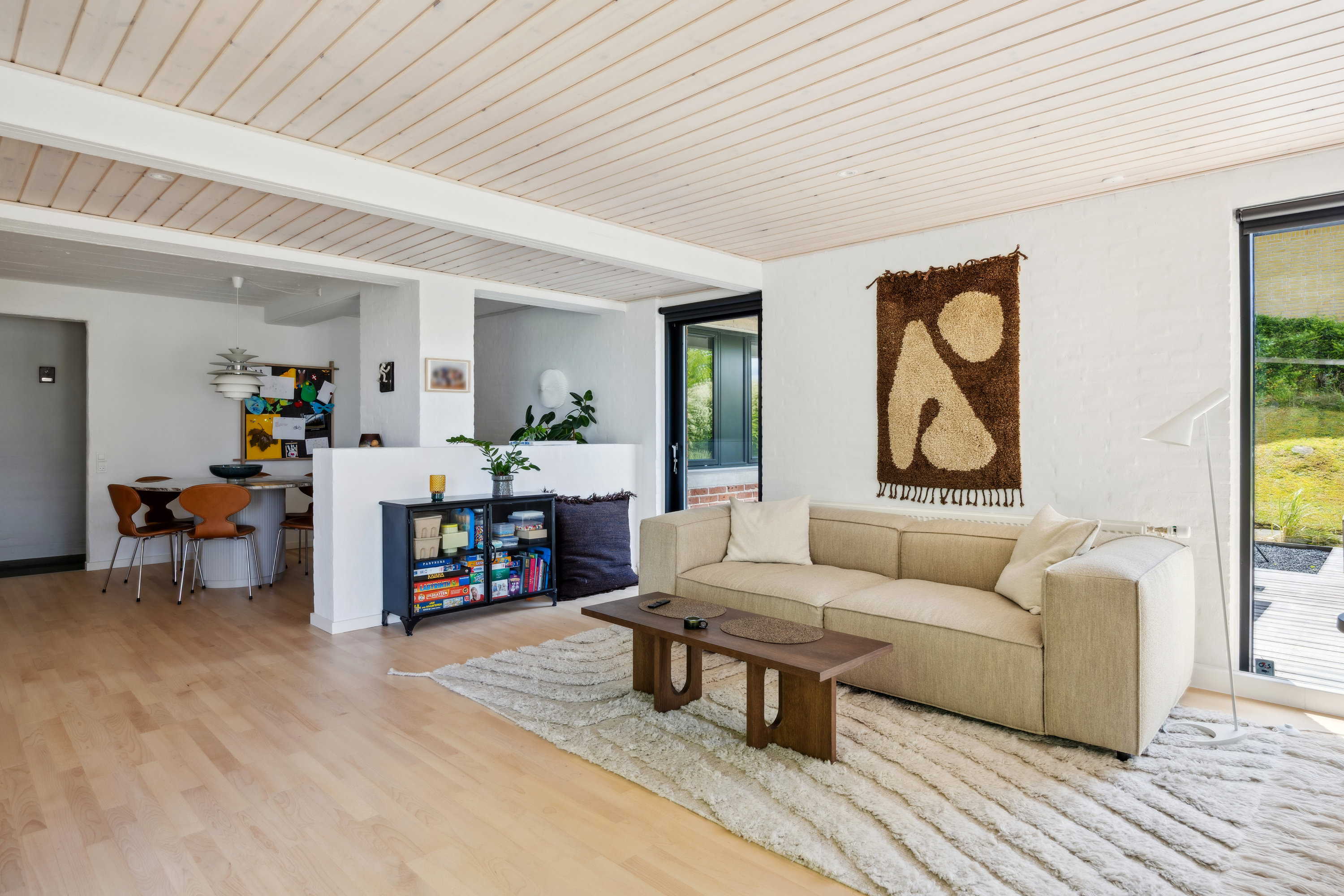 Fremhævet stue billede i fuldskærmstilstand. Billede af Bakkedraget 5, 8400 Ebeltoft