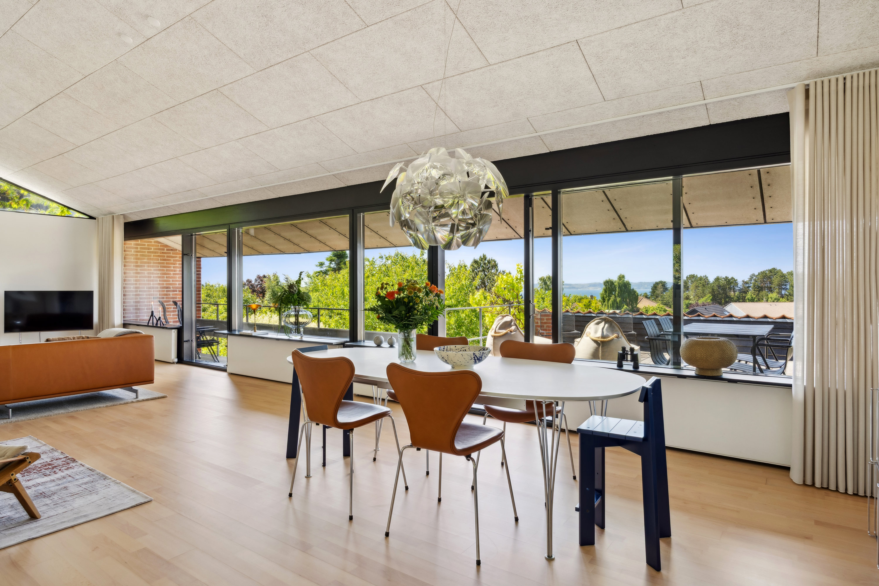 Fremhævet stue billede i fuldskærmstilstand. Billede af Bakkedraget 5, 8400 Ebeltoft